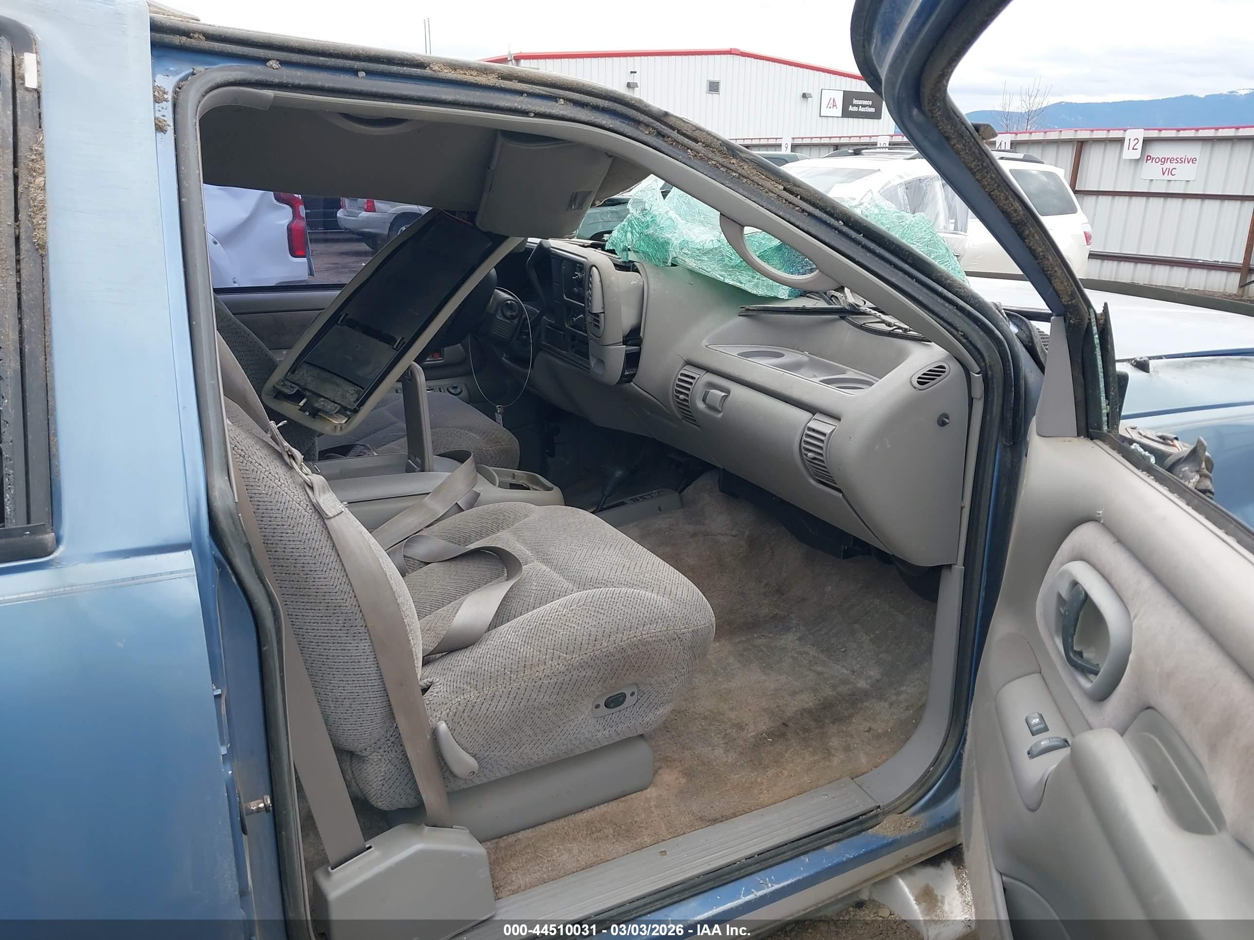 CHEVROLET SUBURBAN image 5