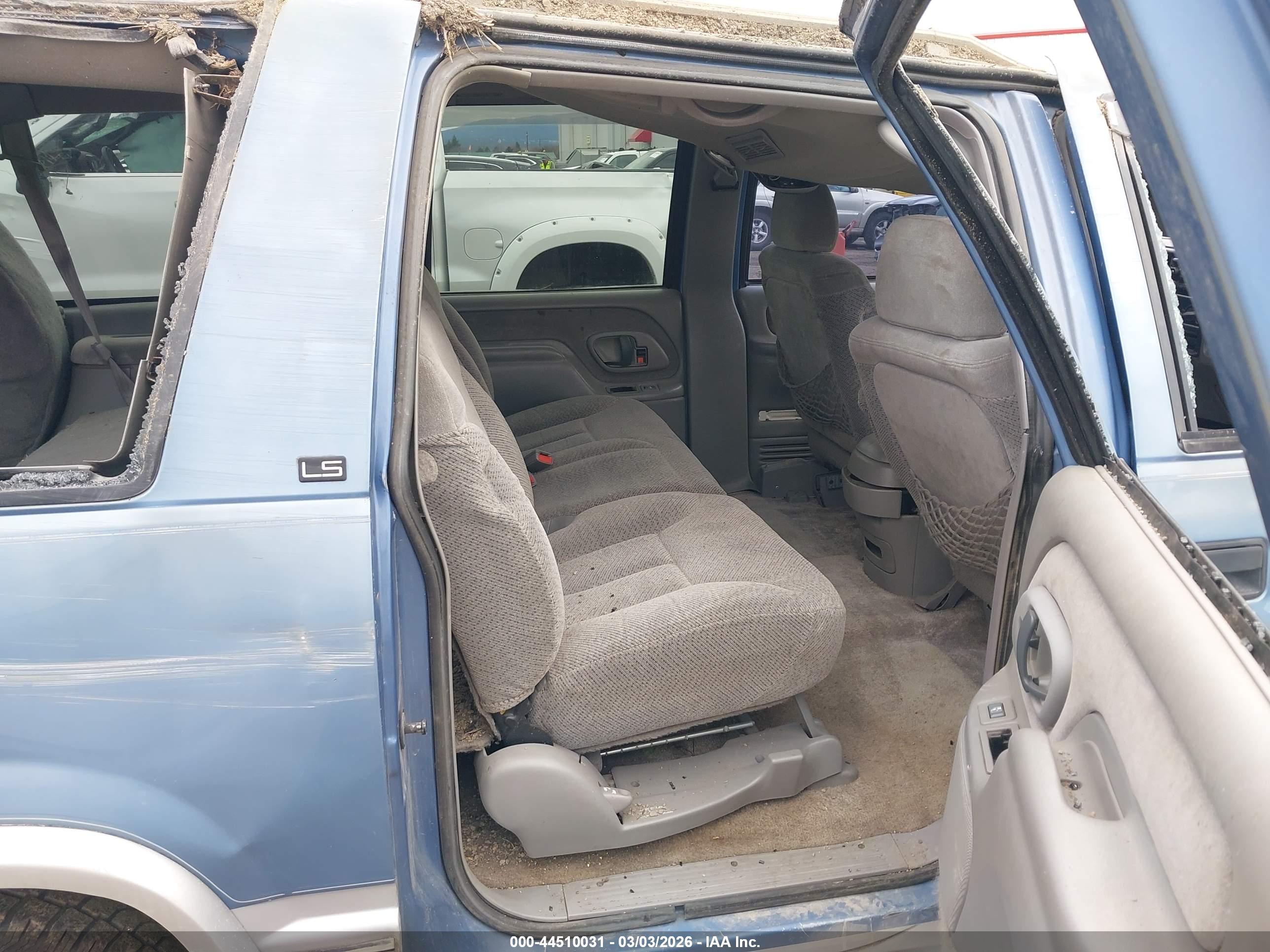 CHEVROLET SUBURBAN image 8