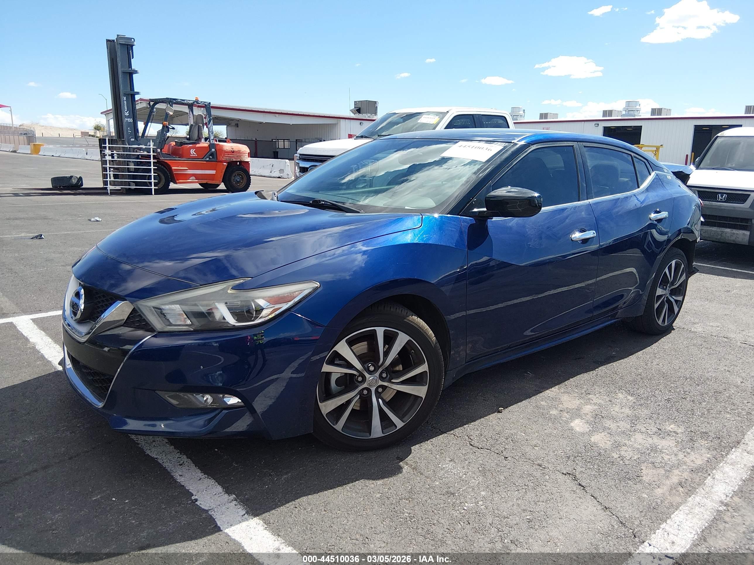 NISSAN MAXIMA image 2