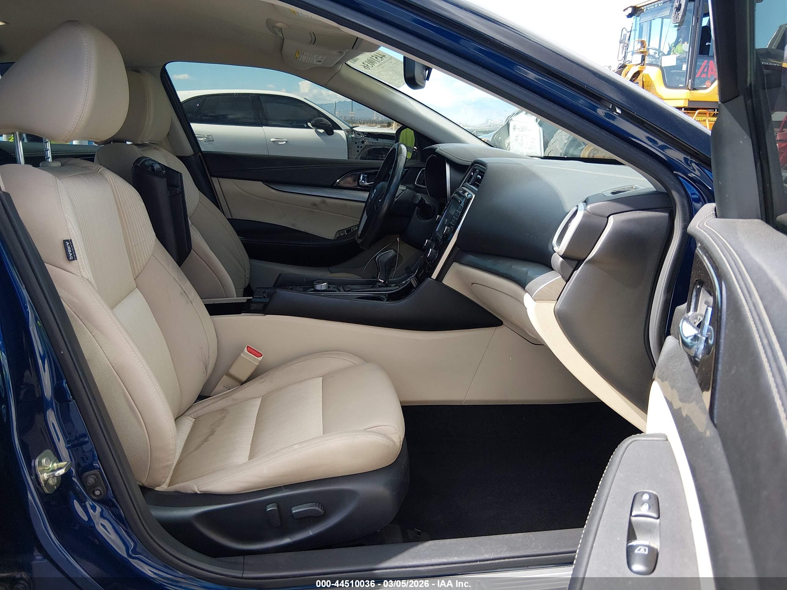 NISSAN MAXIMA image 5