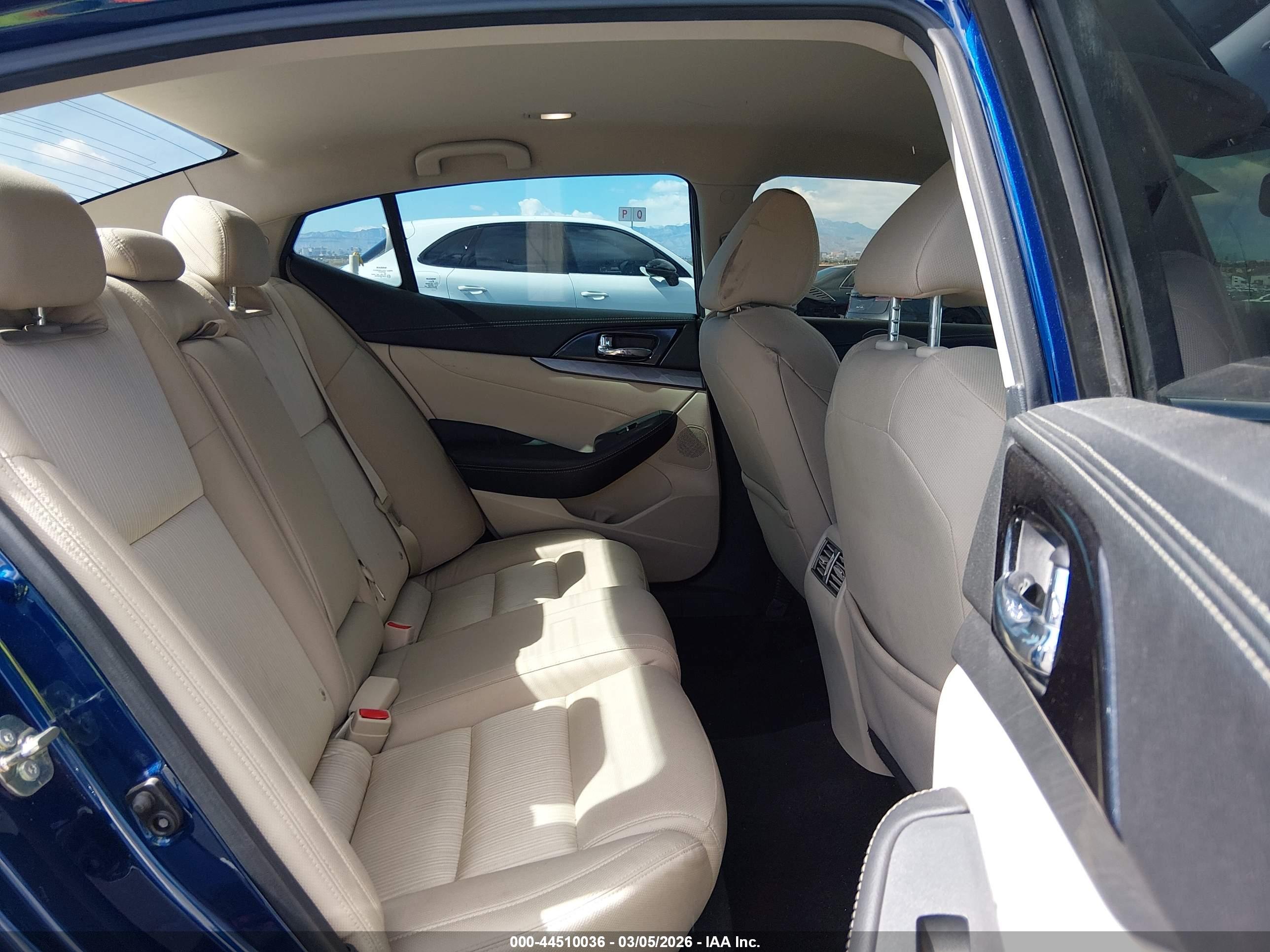 NISSAN MAXIMA image 8