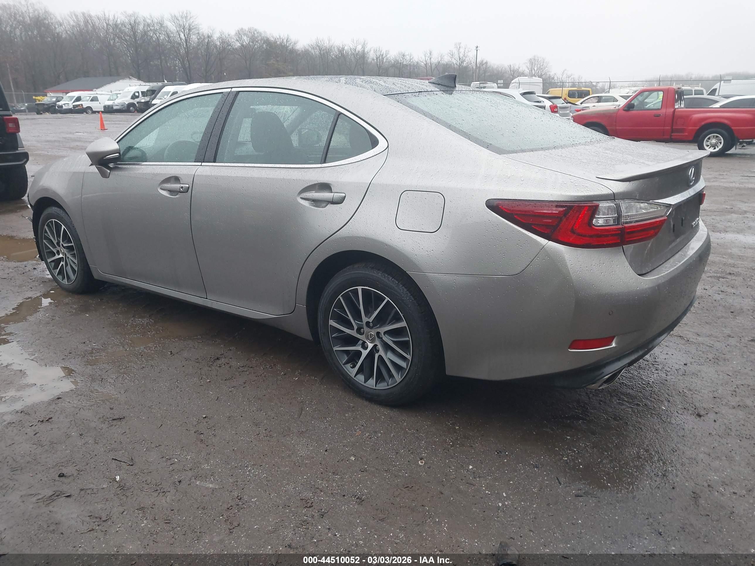 LEXUS ES image 3