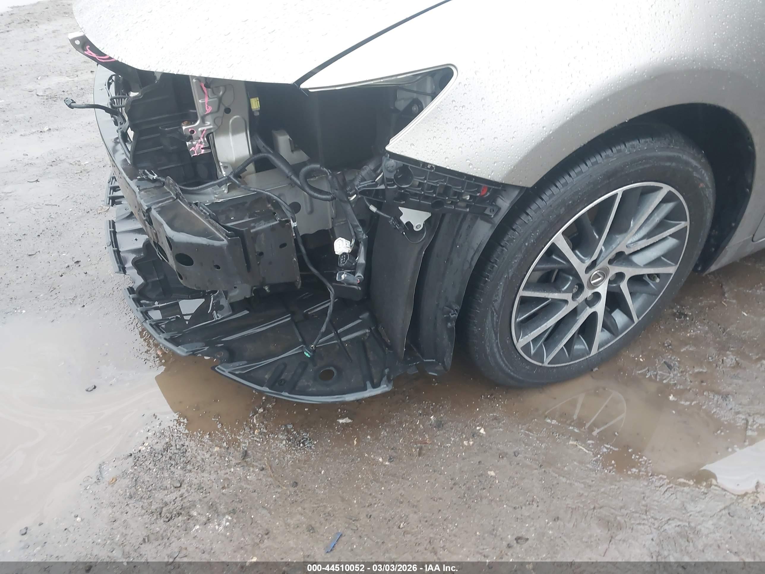 LEXUS ES image 6