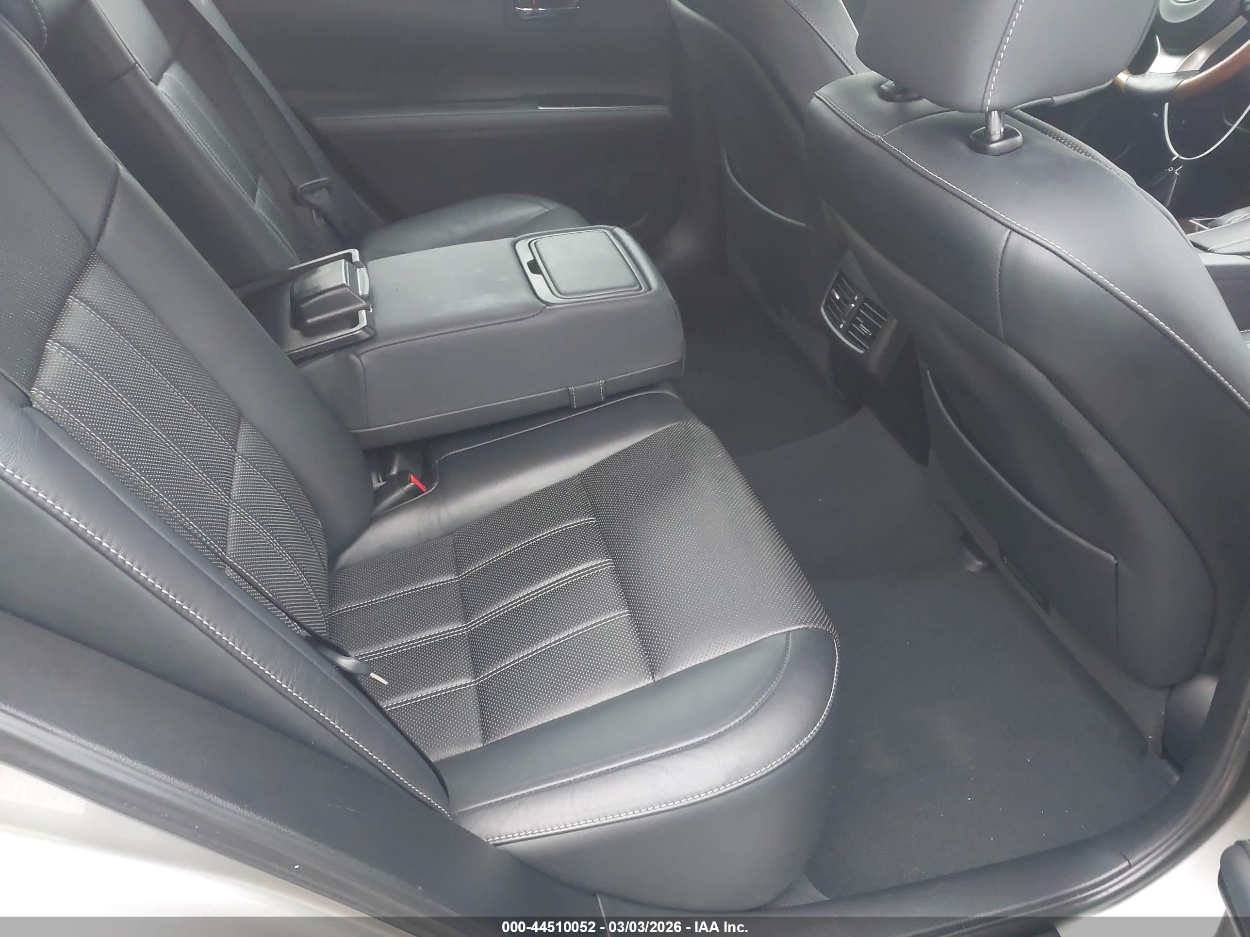 LEXUS ES image 8