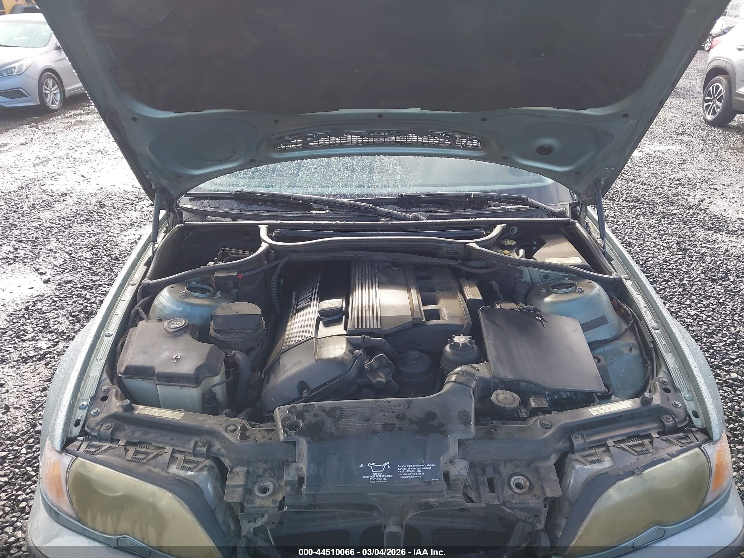 BMW 330XI image 10