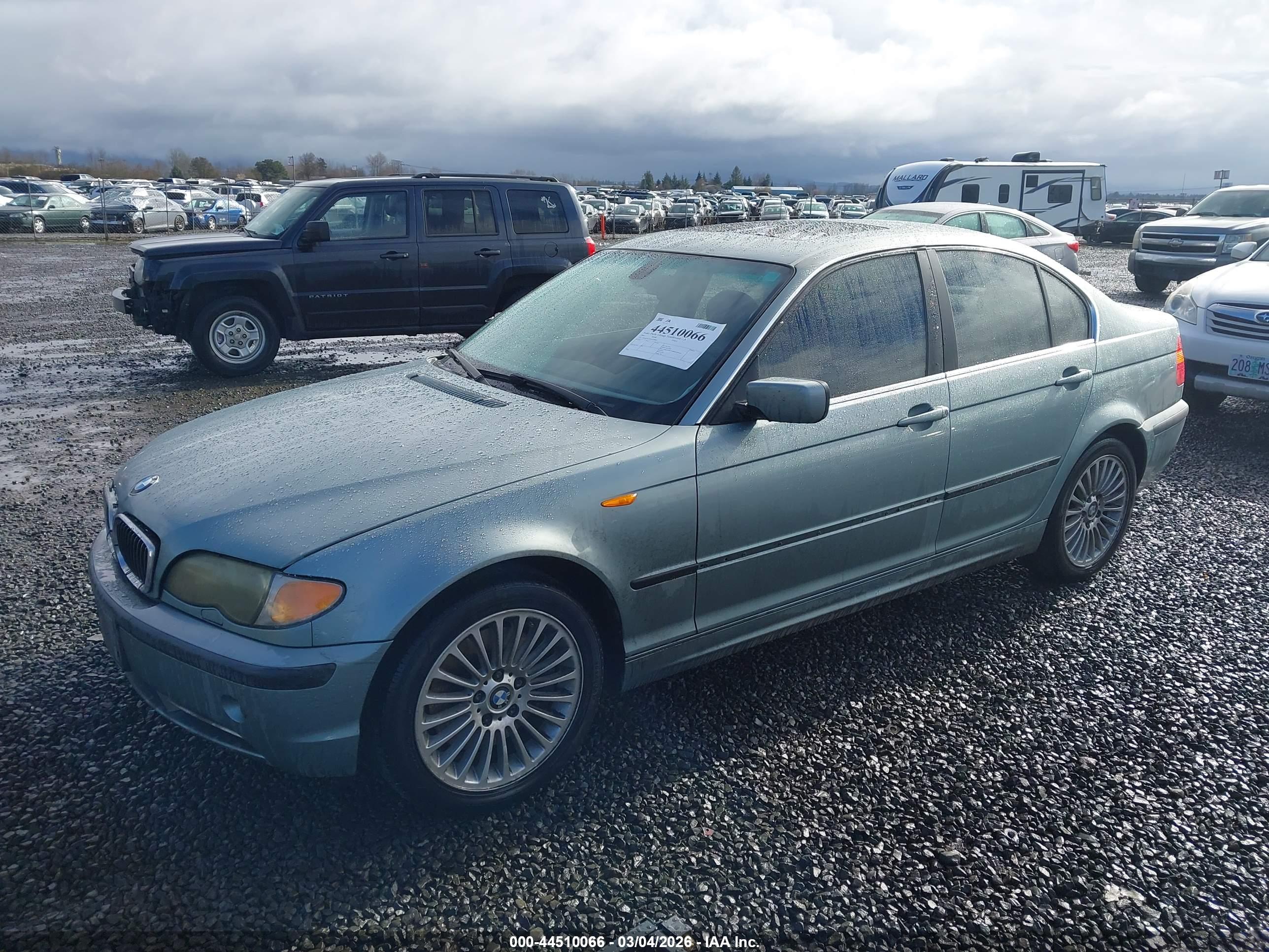 BMW 330XI image 2