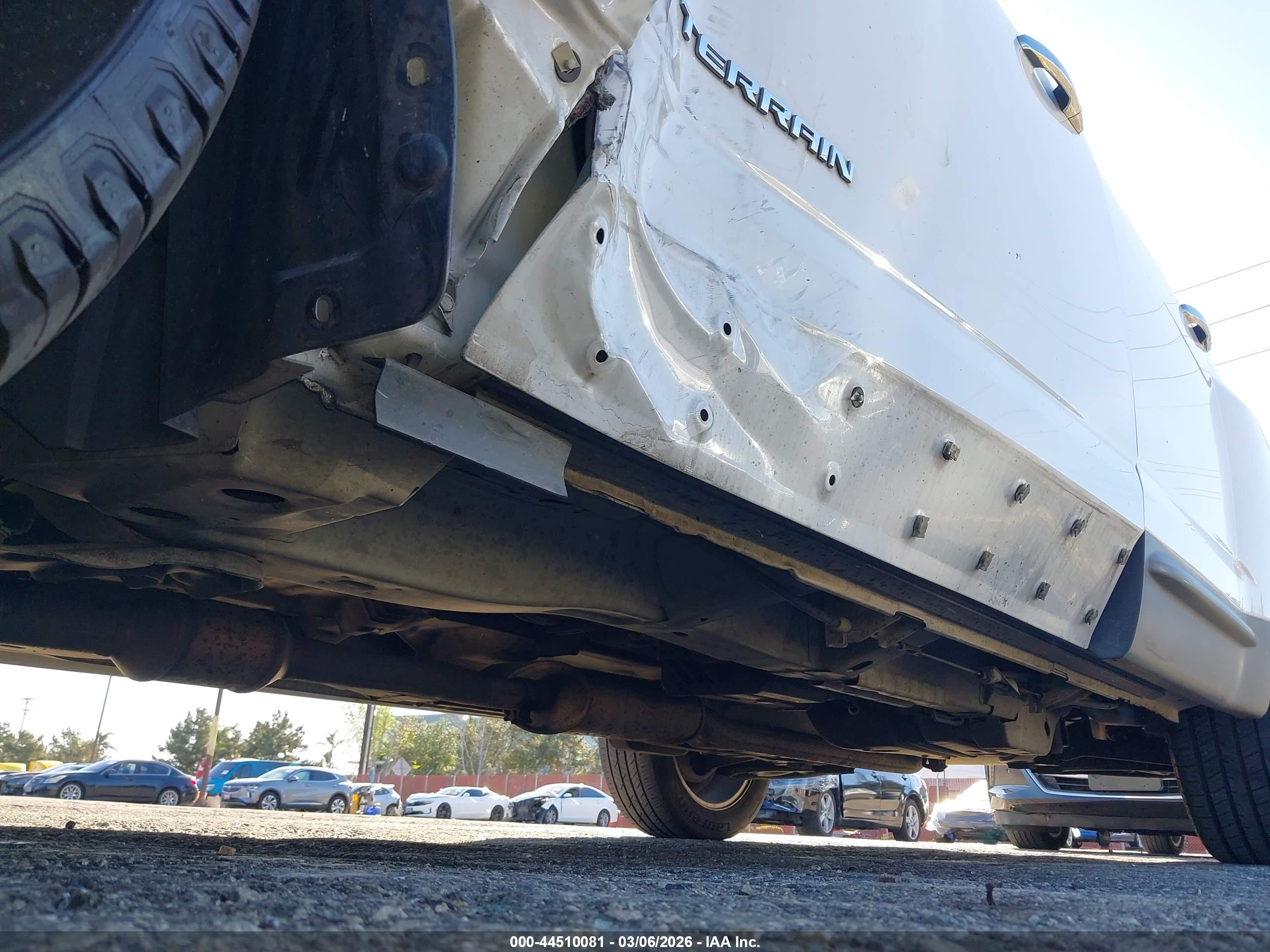 GMC TERRAIN image 6