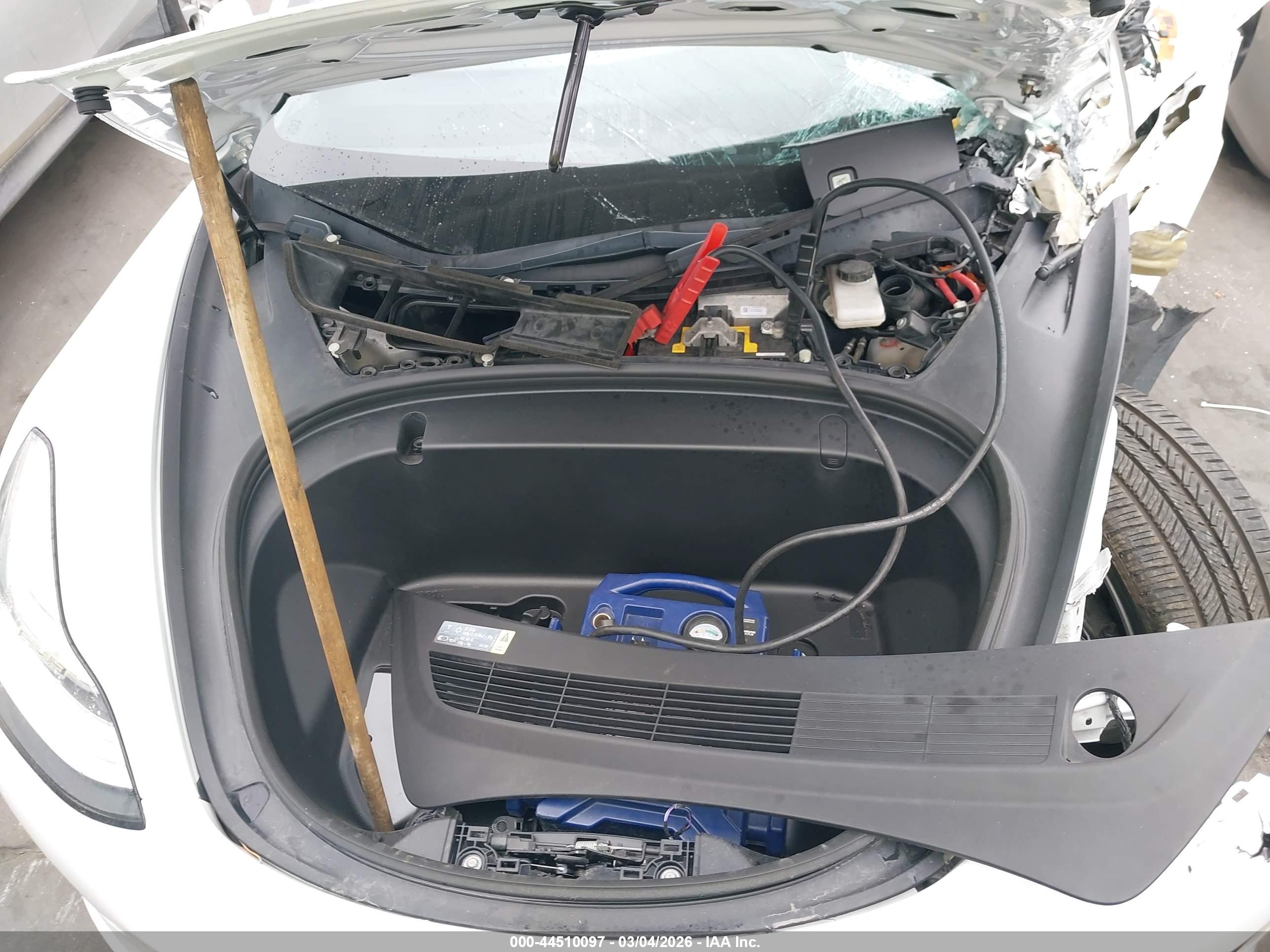 TESLA MODEL image 10