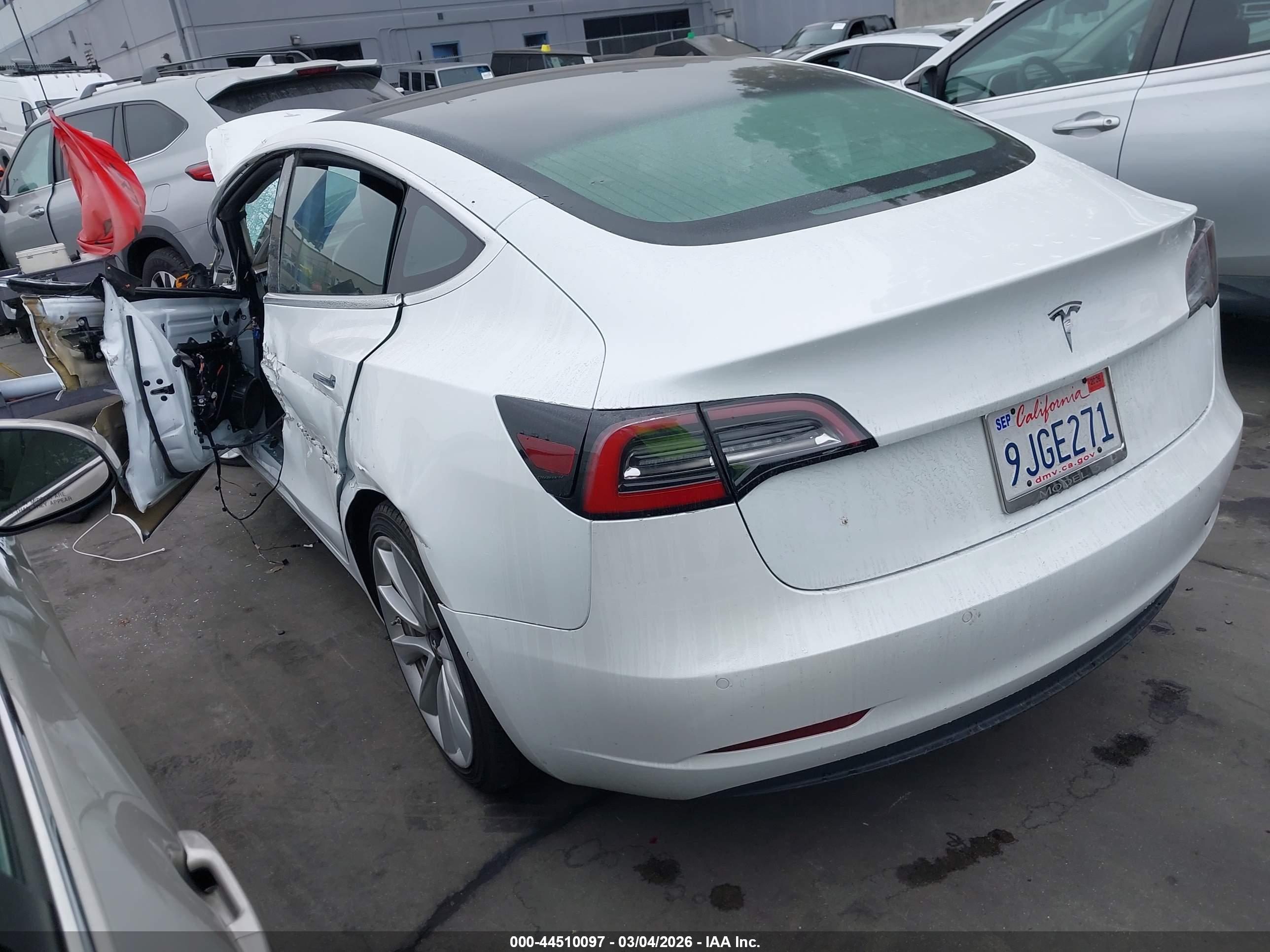 TESLA MODEL image 3