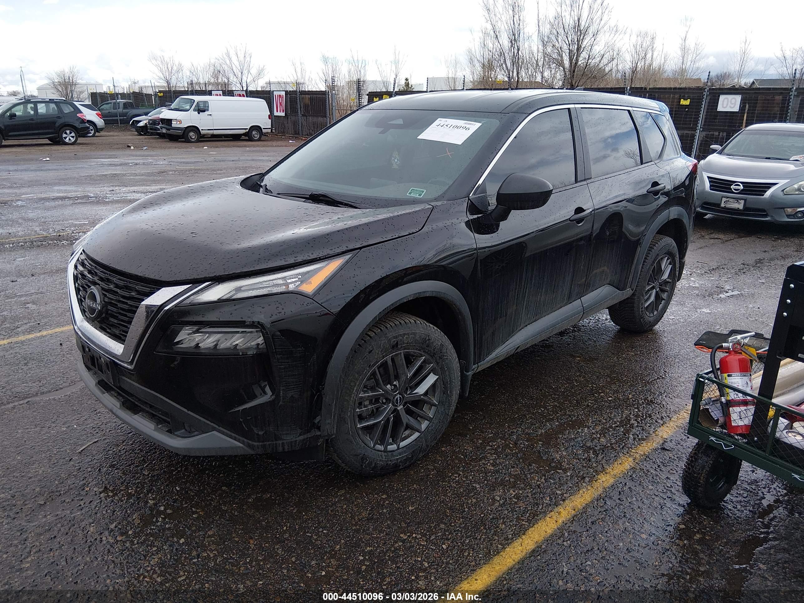 NISSAN ROGUE image 2