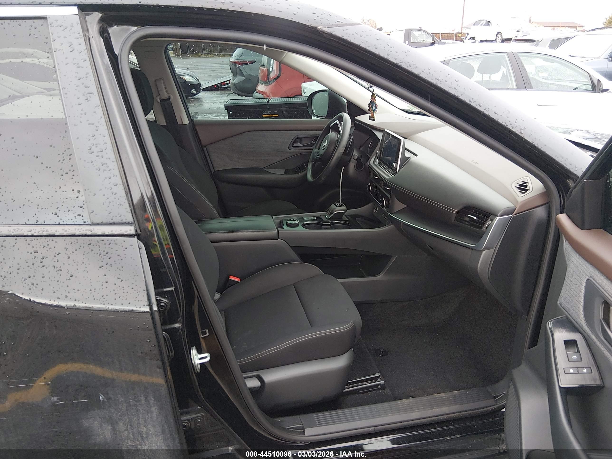 NISSAN ROGUE image 5