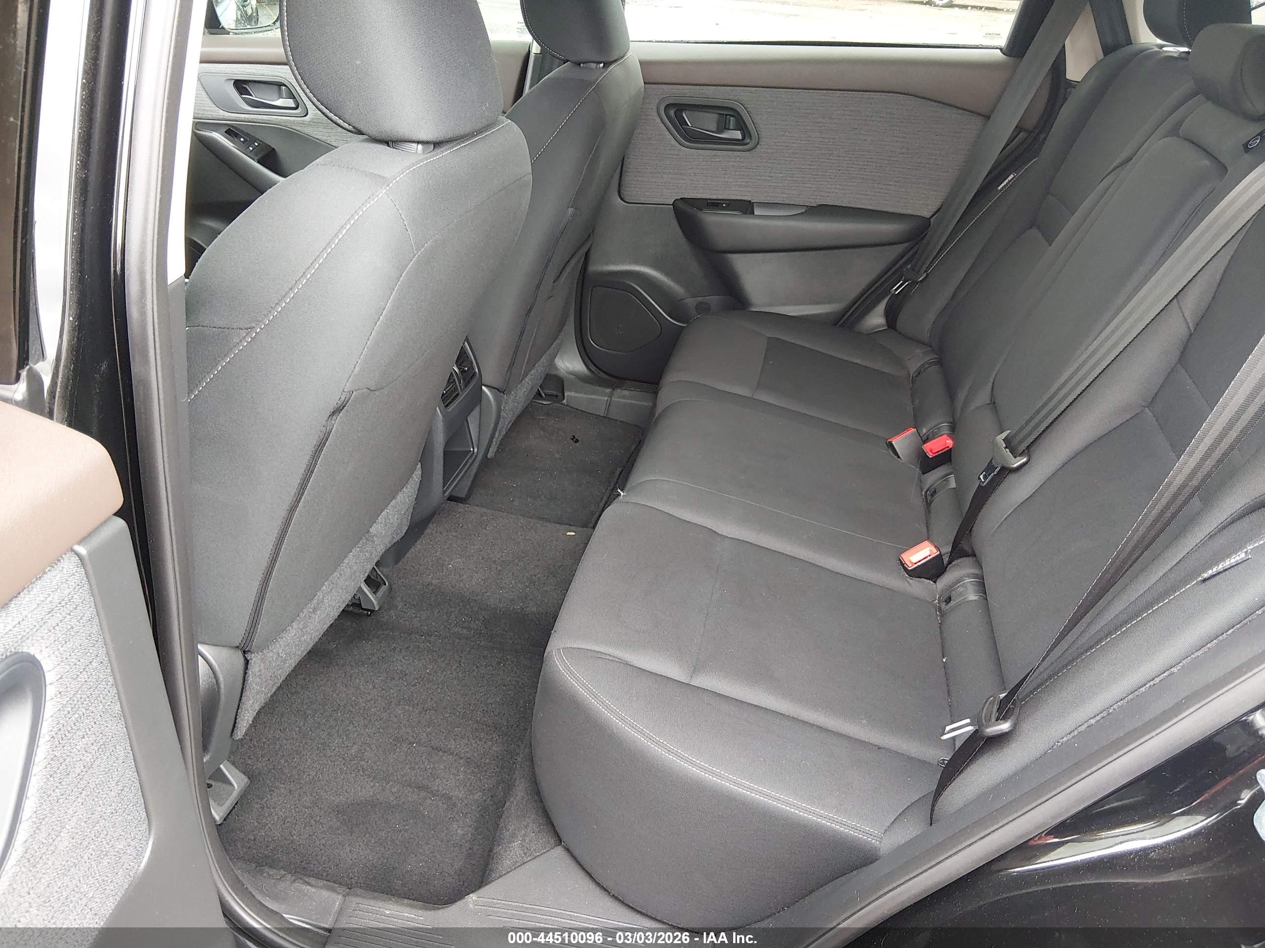 NISSAN ROGUE image 8