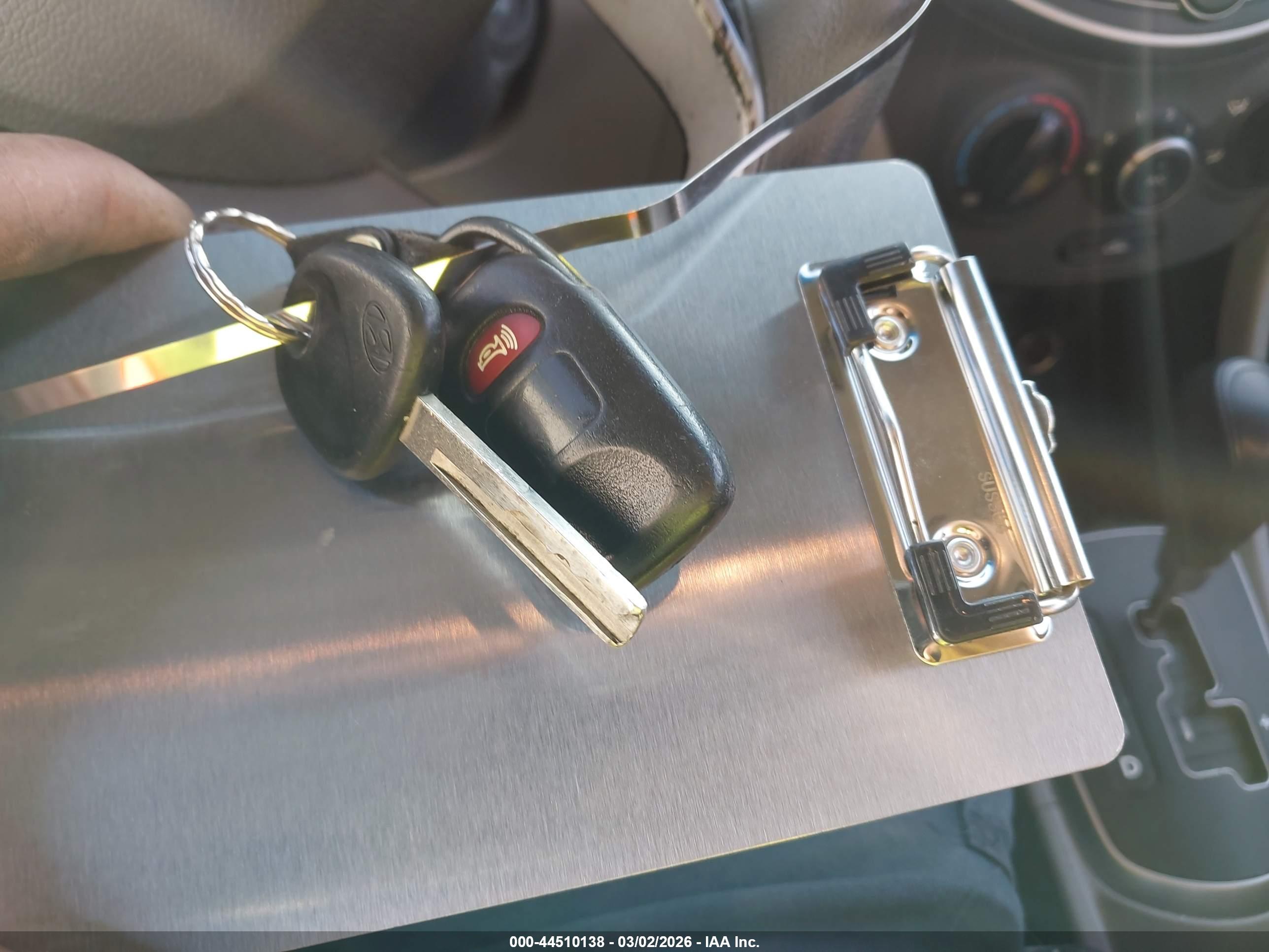 HYUNDAI ACCENT image 11