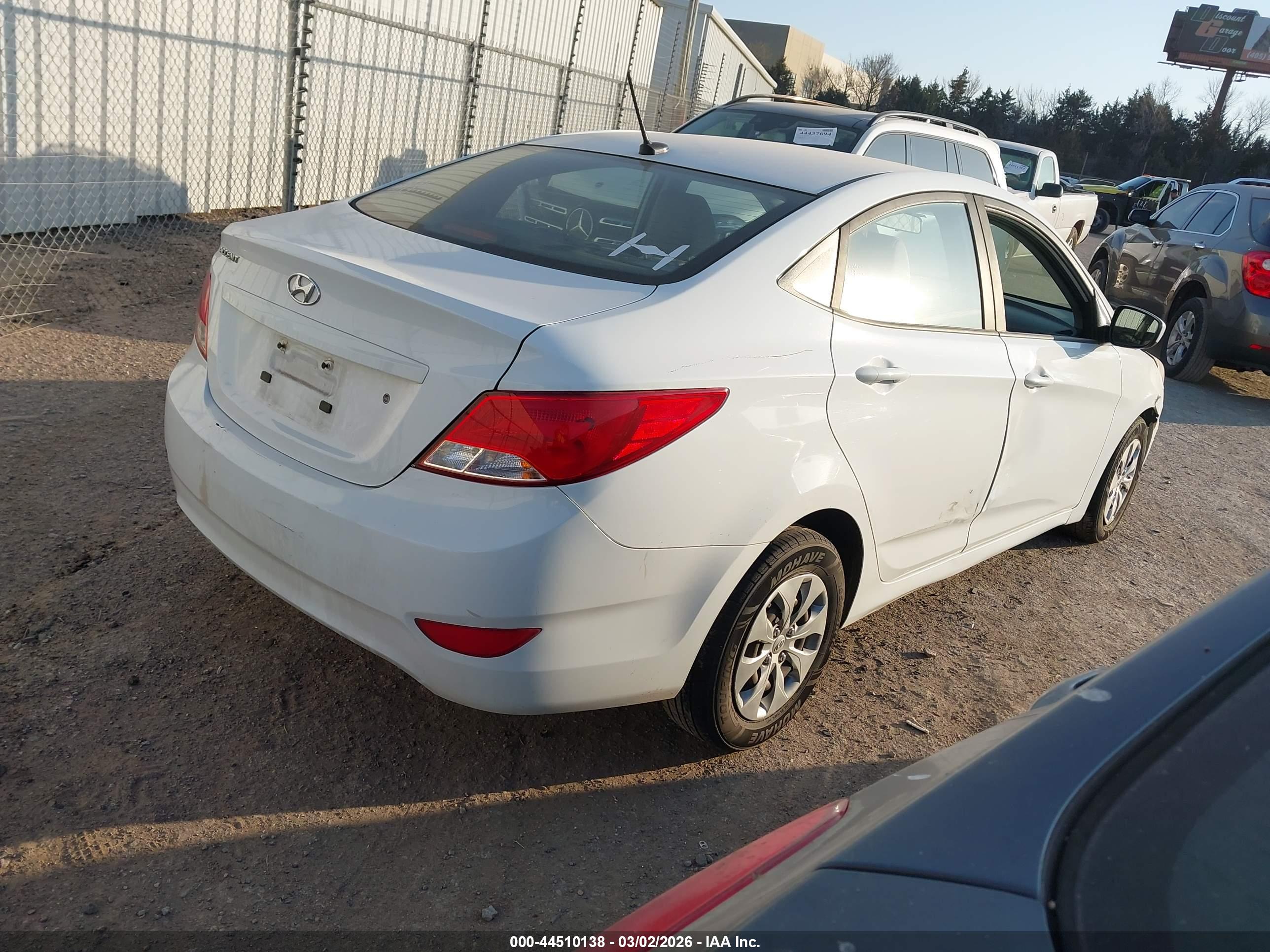 HYUNDAI ACCENT image 4