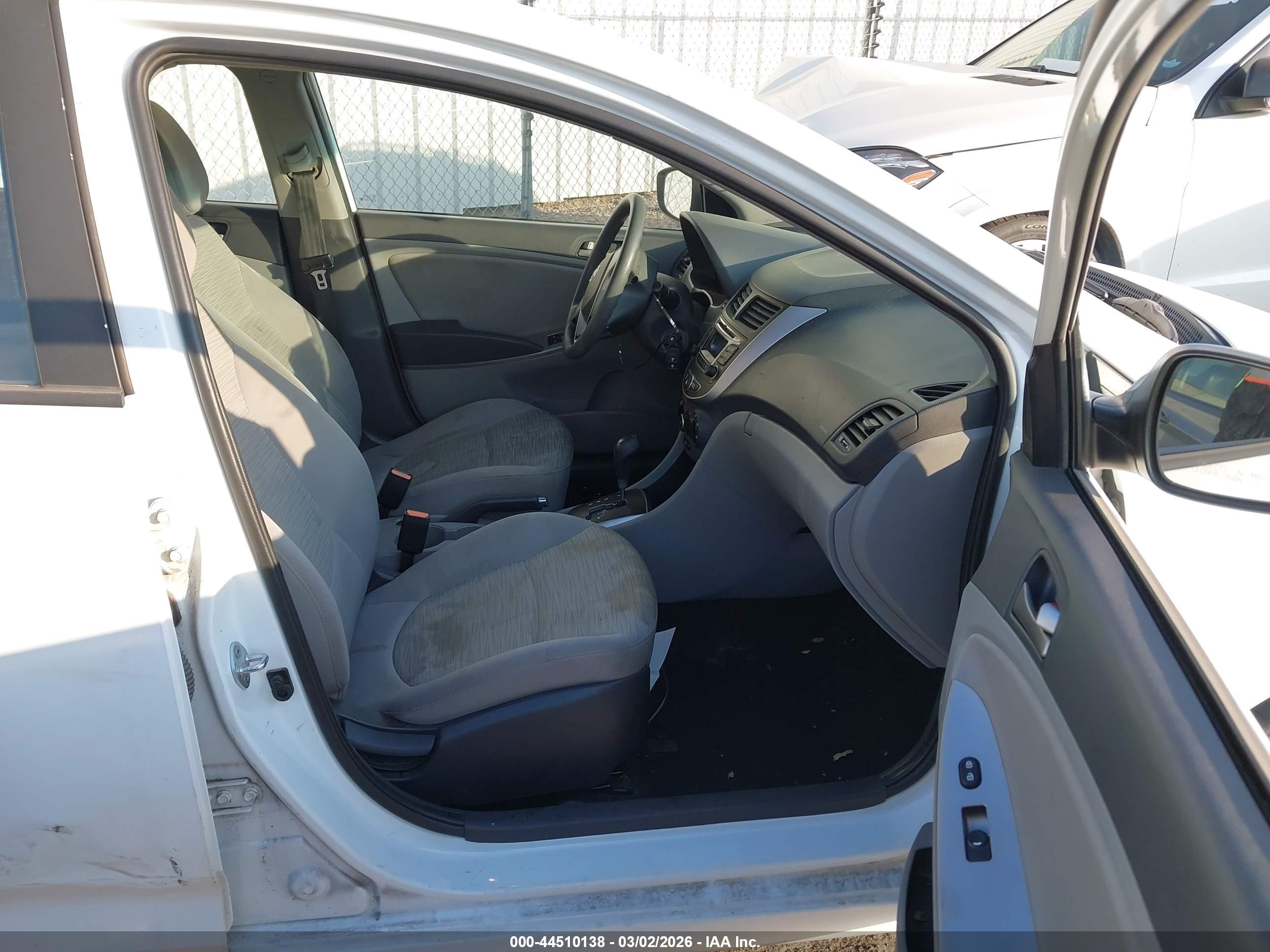HYUNDAI ACCENT image 5