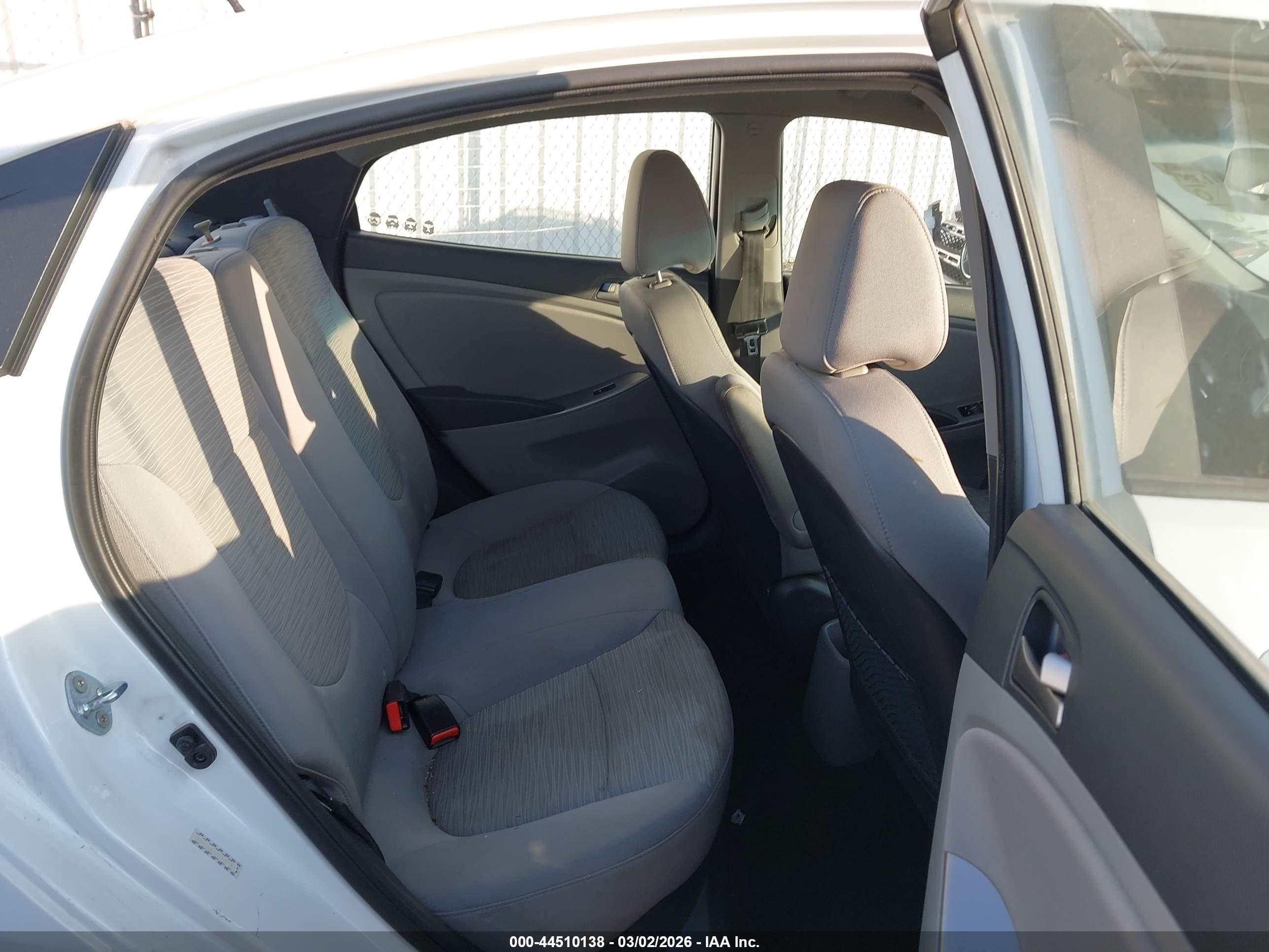 HYUNDAI ACCENT image 8