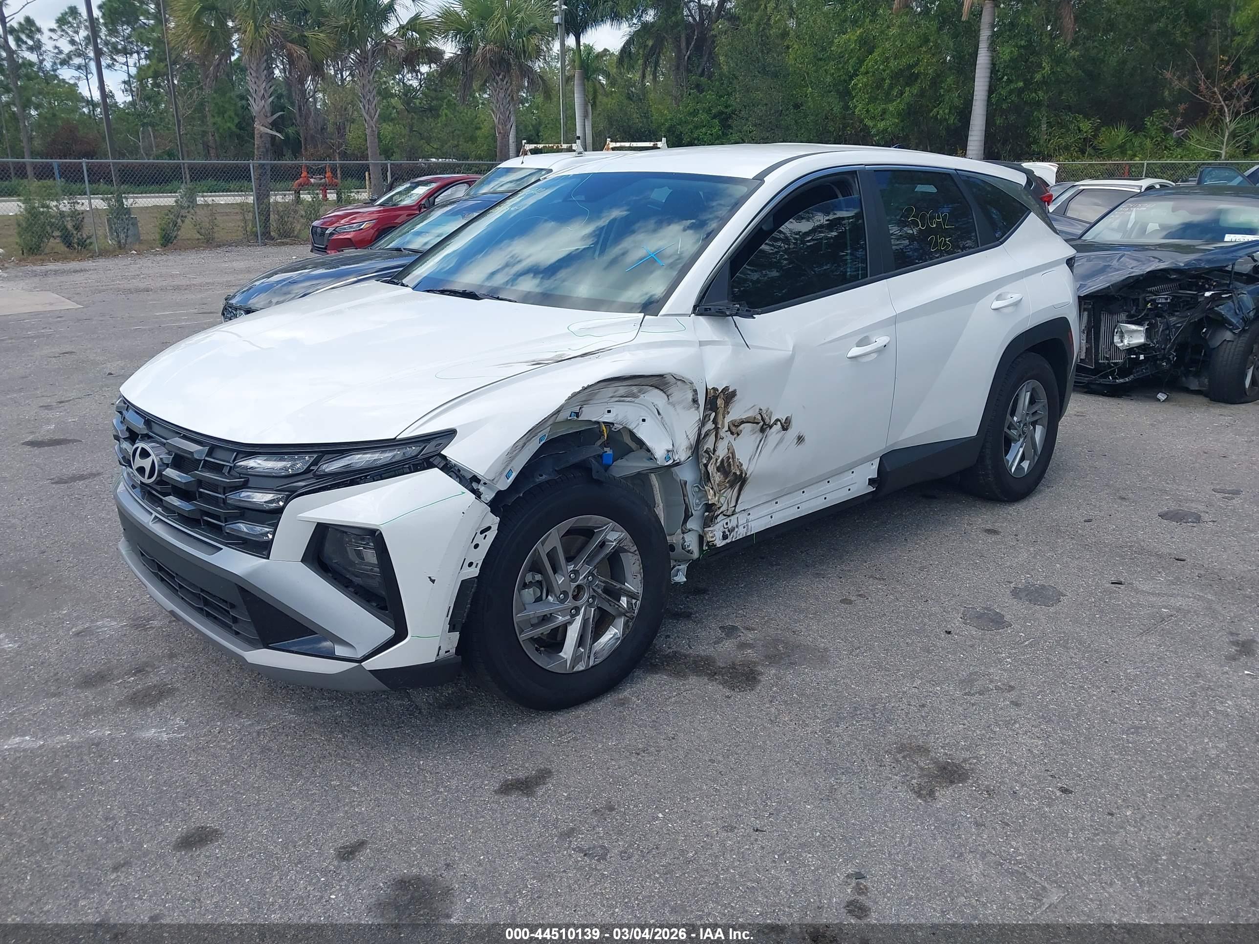 HYUNDAI TUCSON image 2