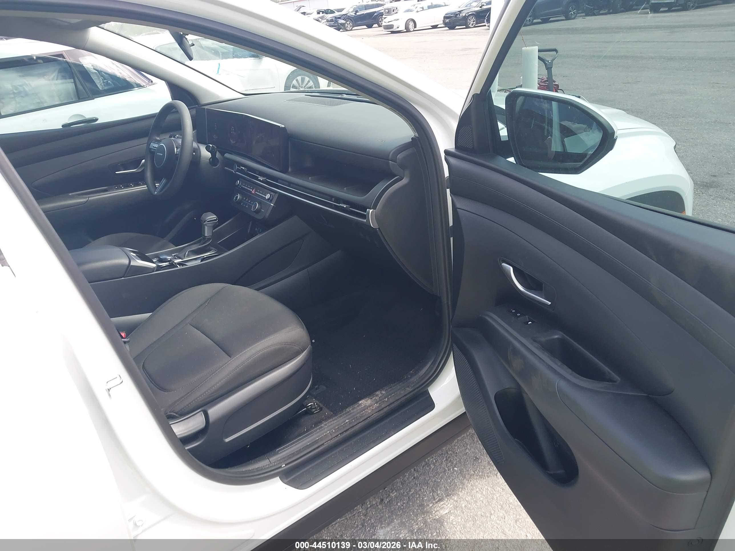 HYUNDAI TUCSON image 5