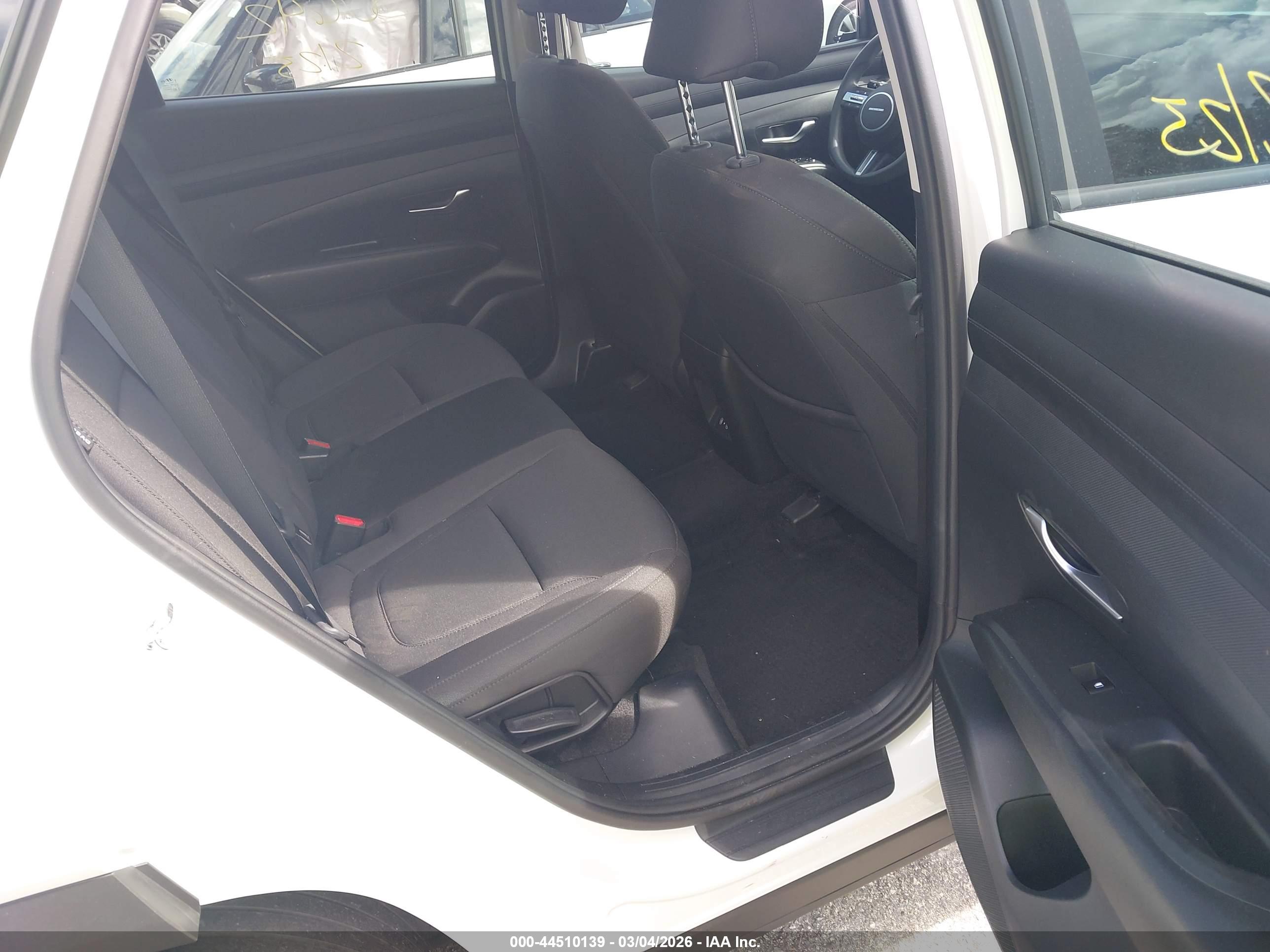 HYUNDAI TUCSON image 8