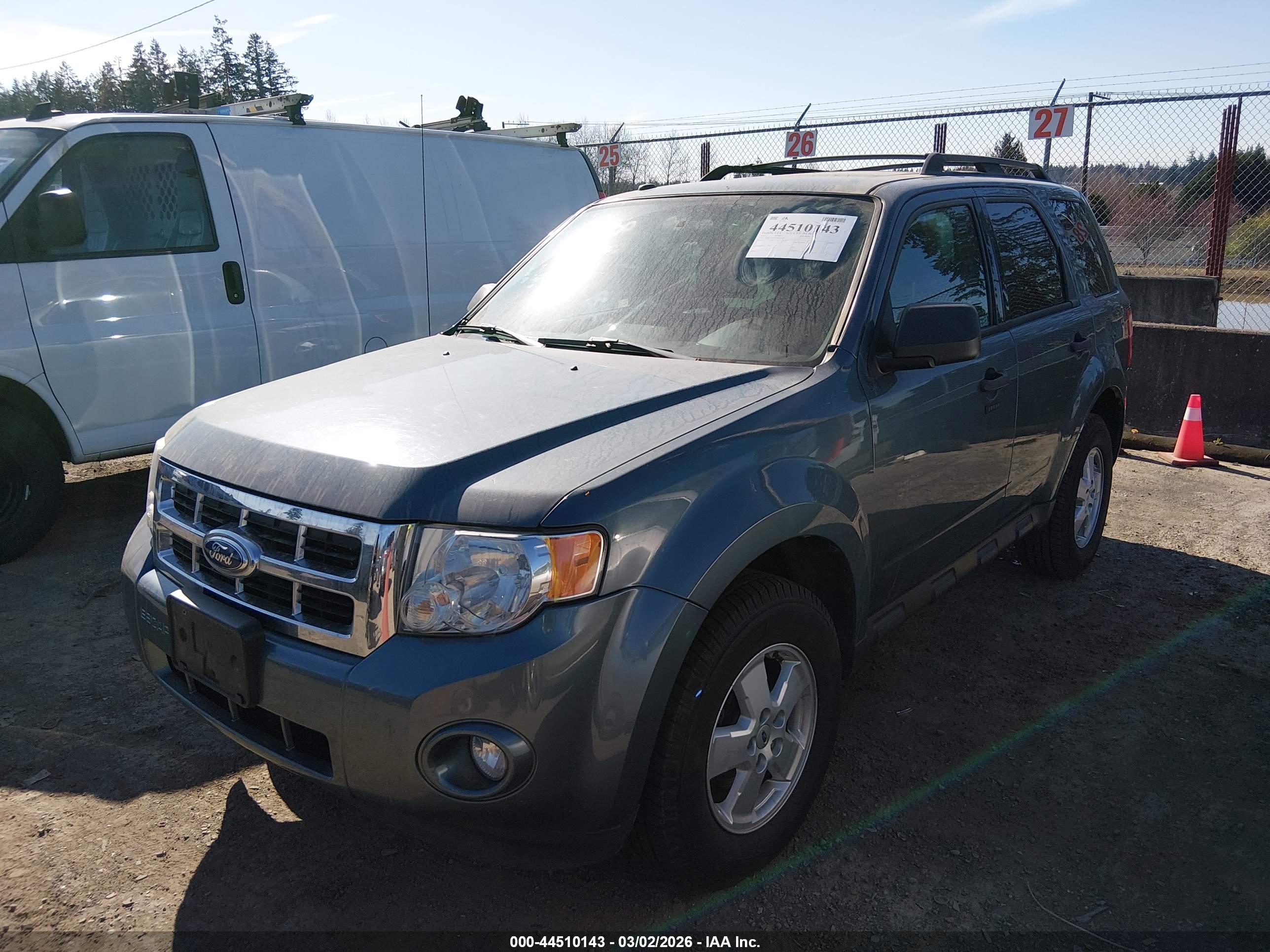 FORD ESCAPE image 2