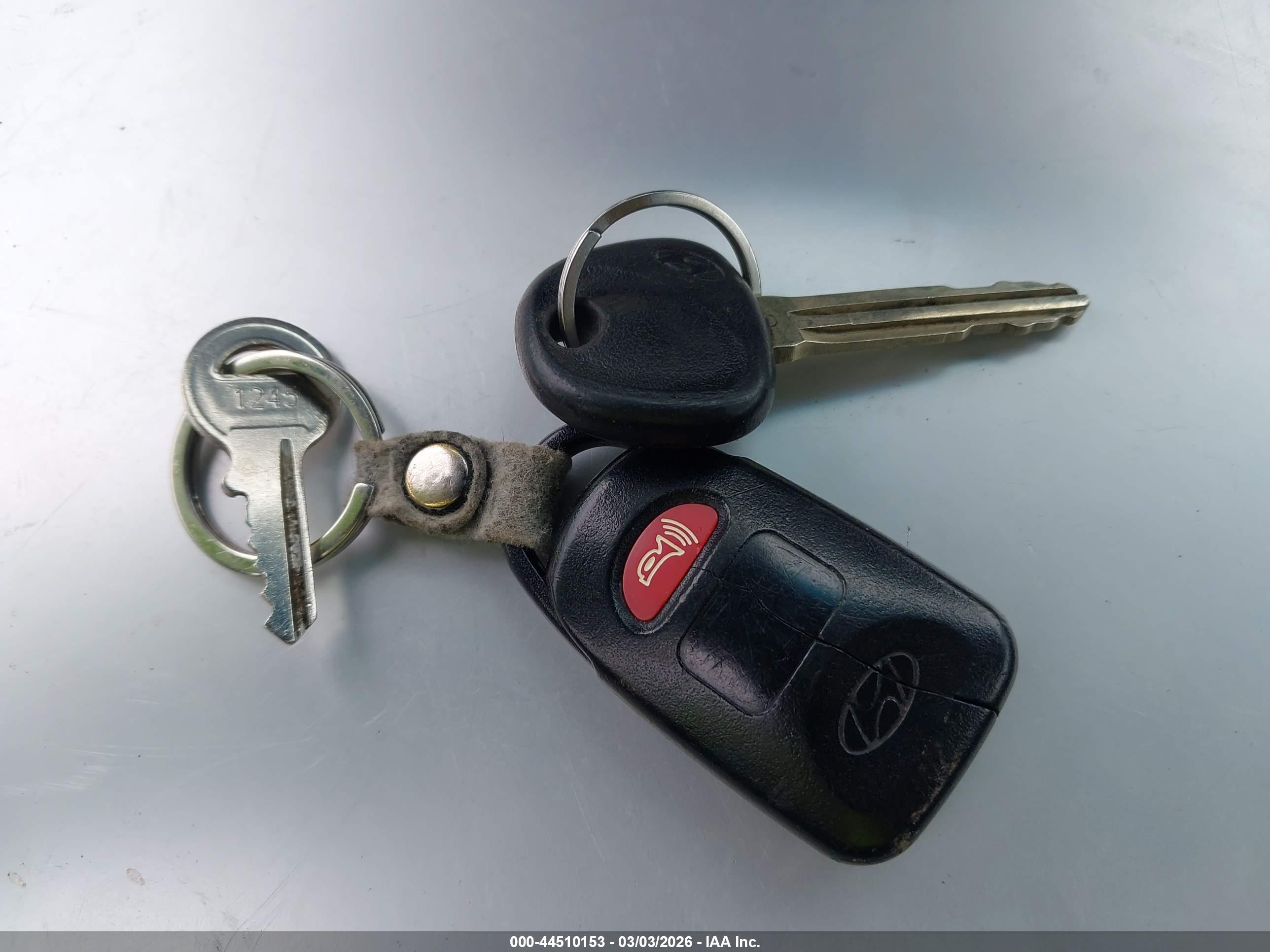 HYUNDAI ELANTRA image 11