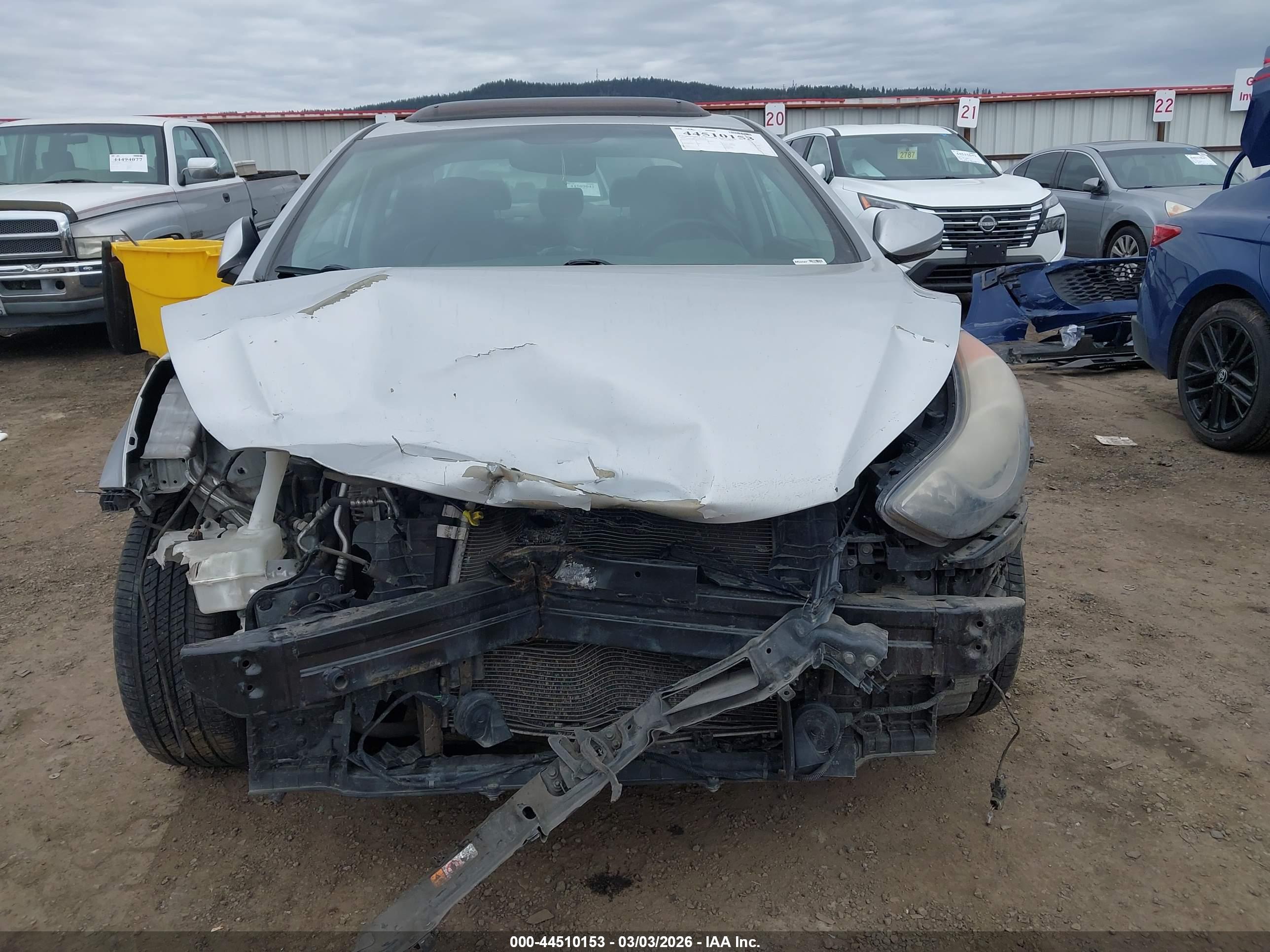 HYUNDAI ELANTRA image 6