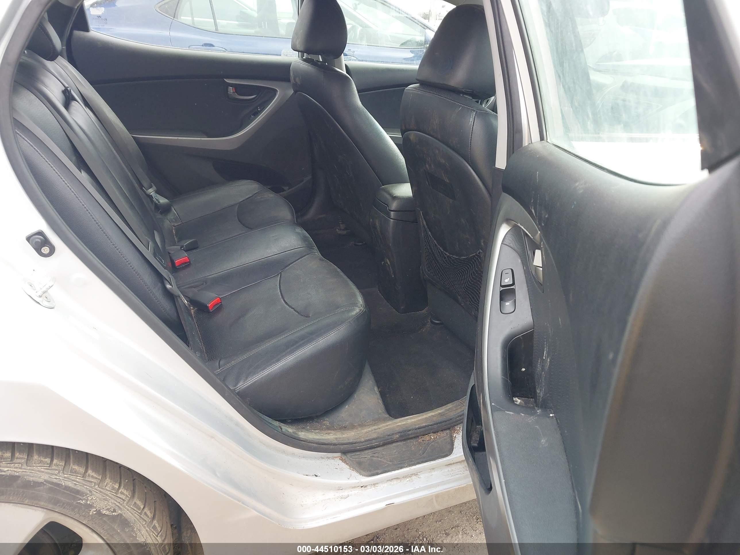 HYUNDAI ELANTRA image 8