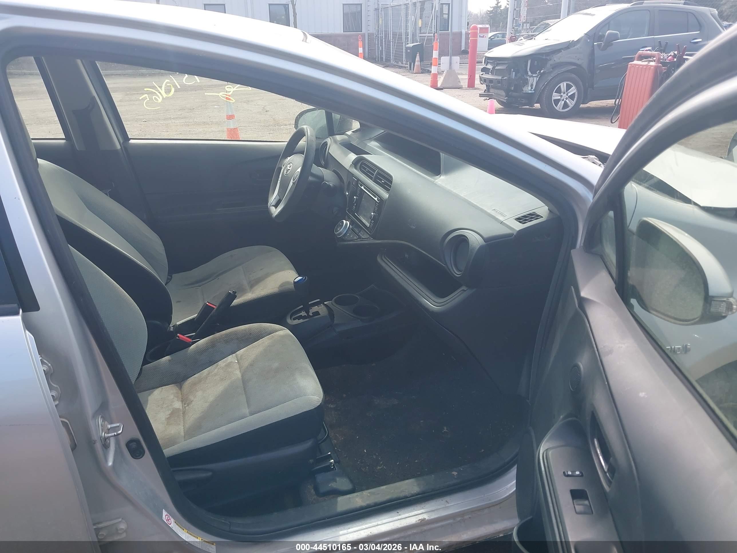 TOYOTA PRIUS image 5
