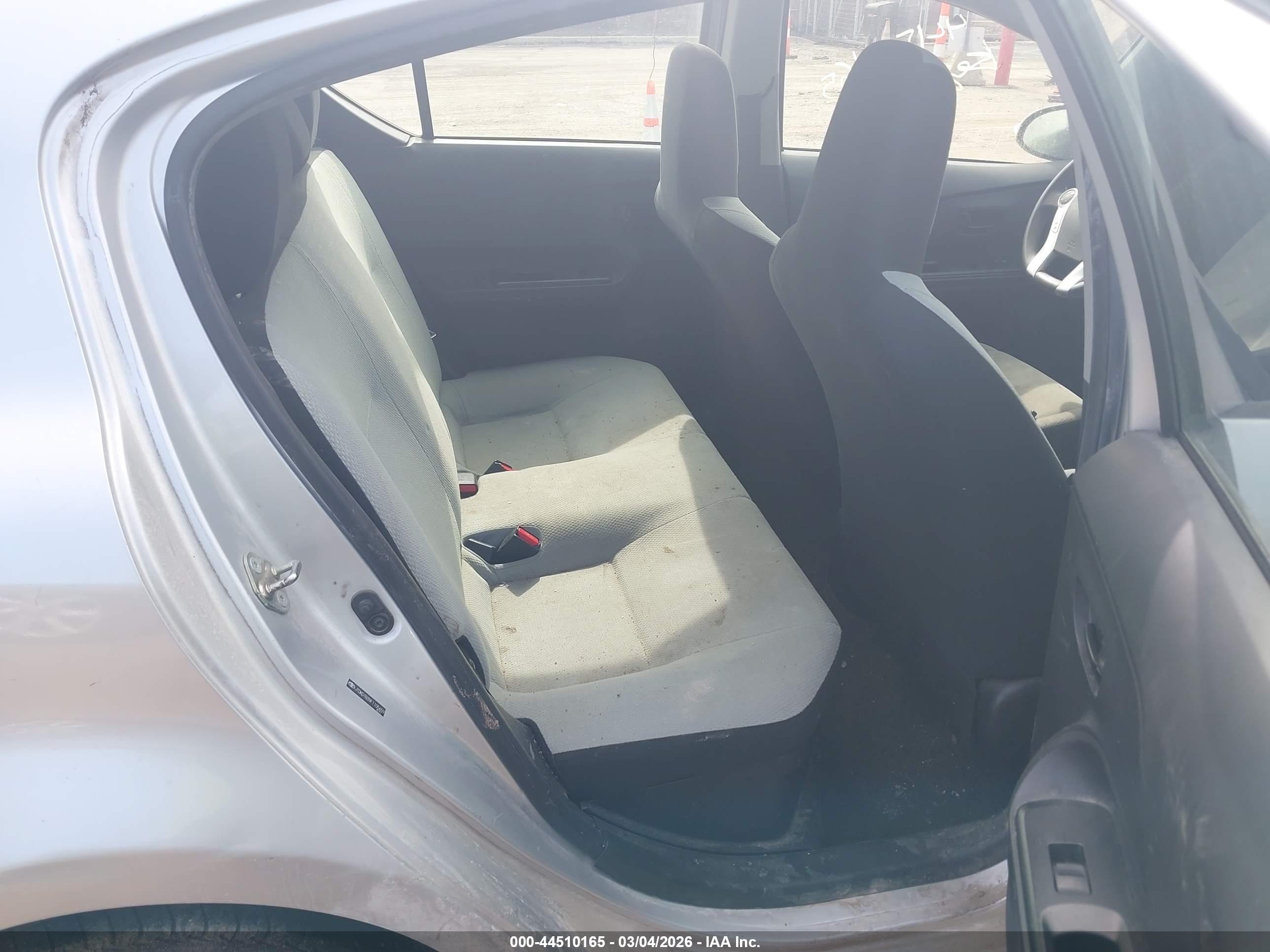 TOYOTA PRIUS image 8