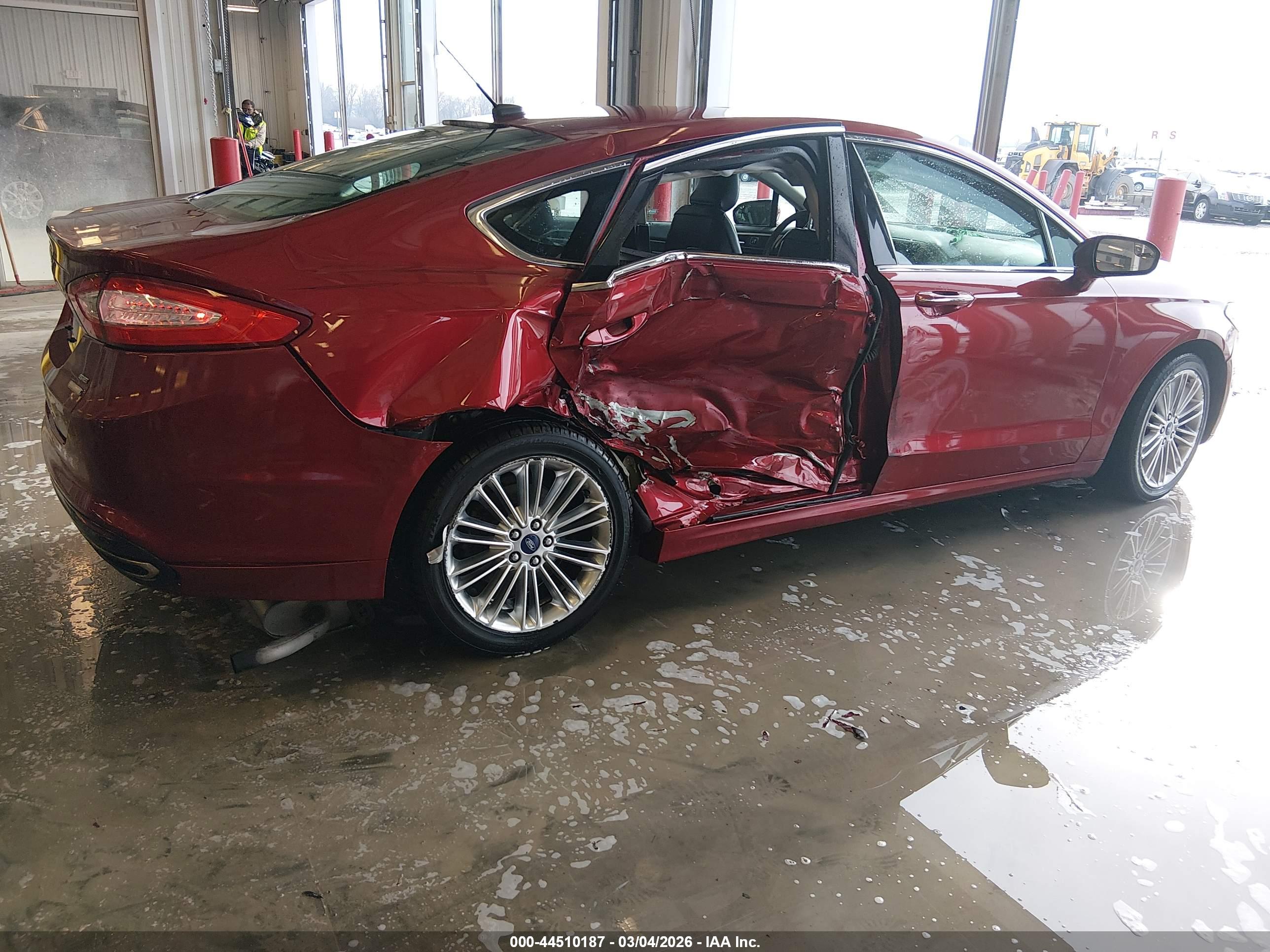 FORD FUSION image 4