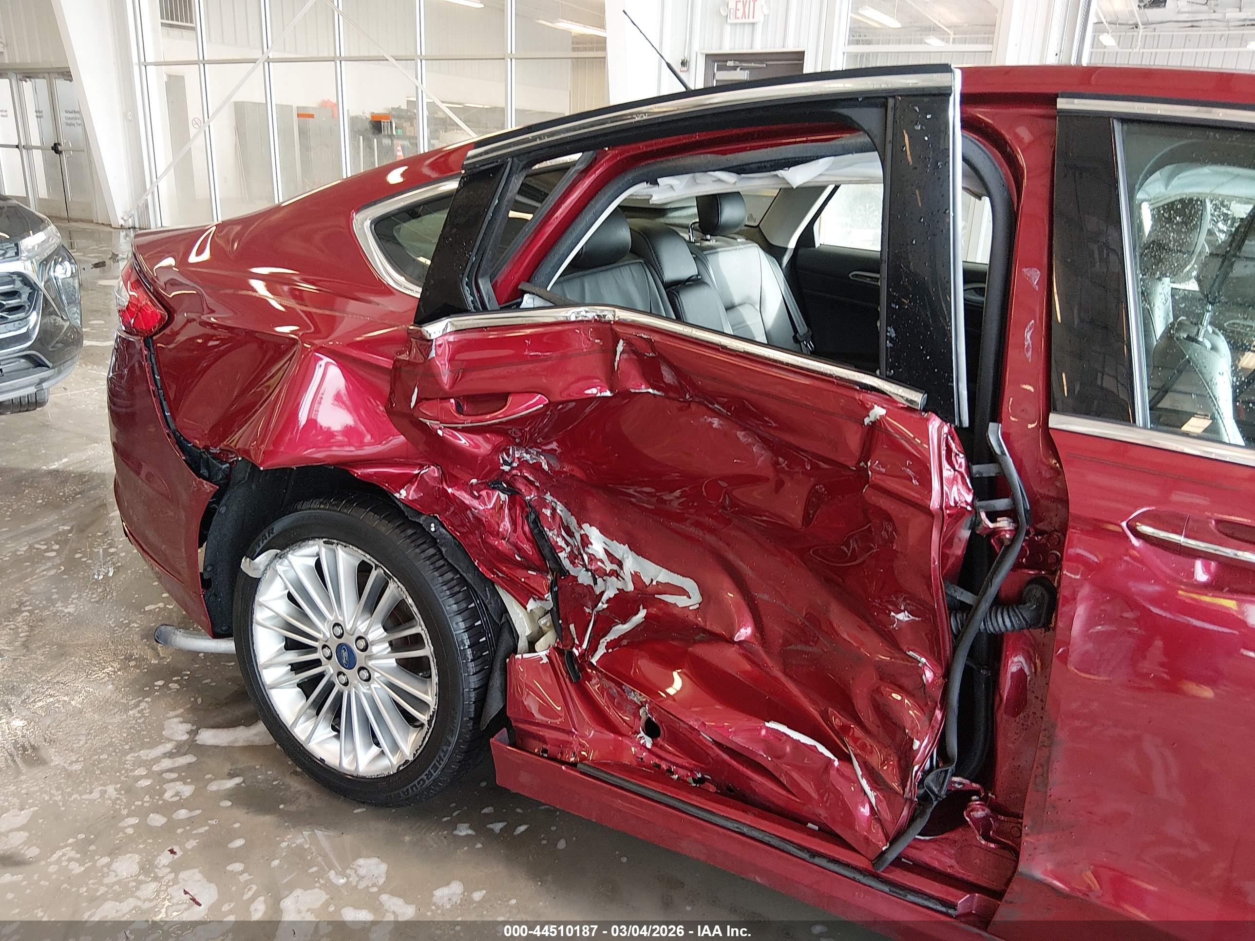 FORD FUSION image 6