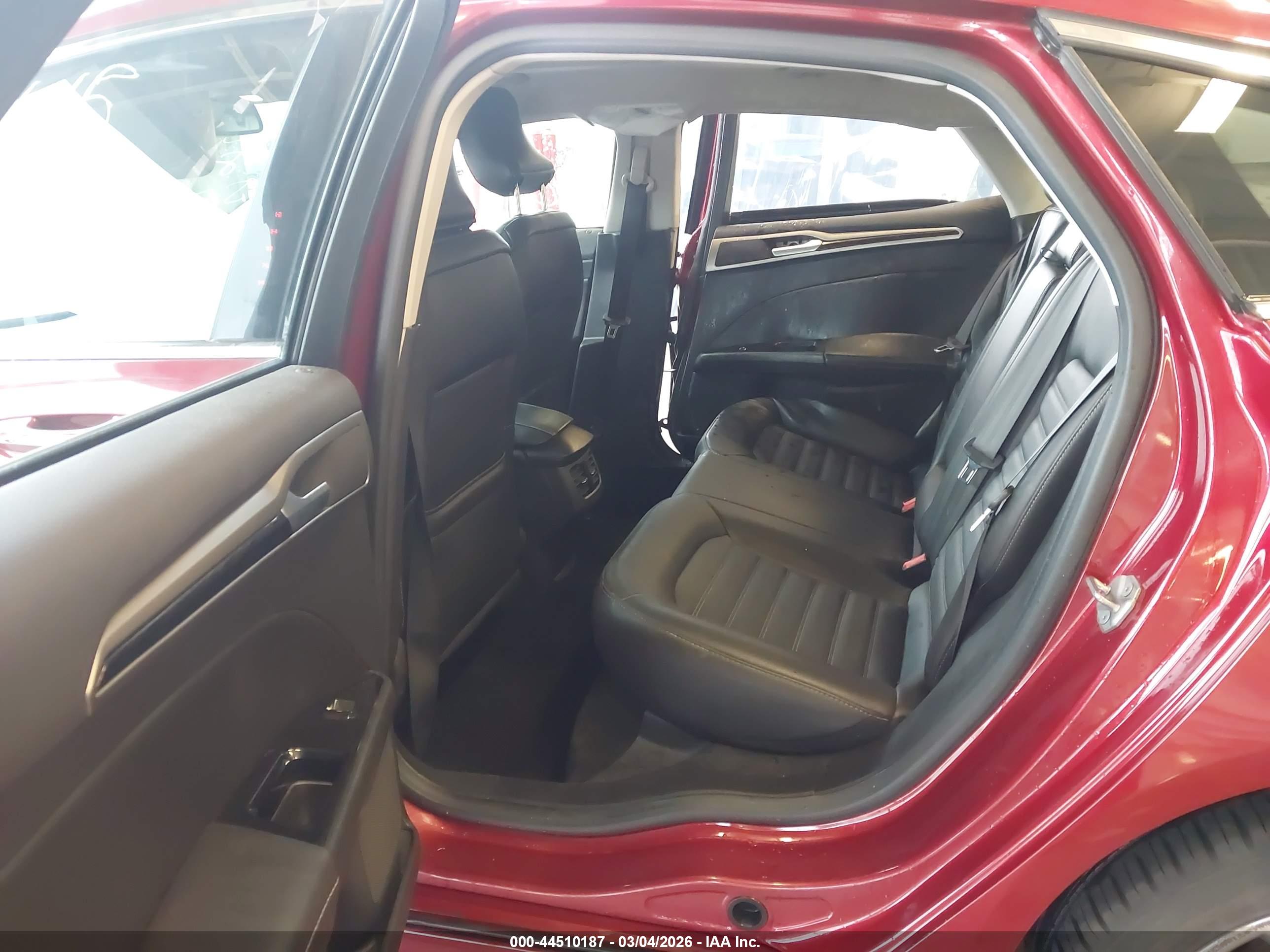 FORD FUSION image 8