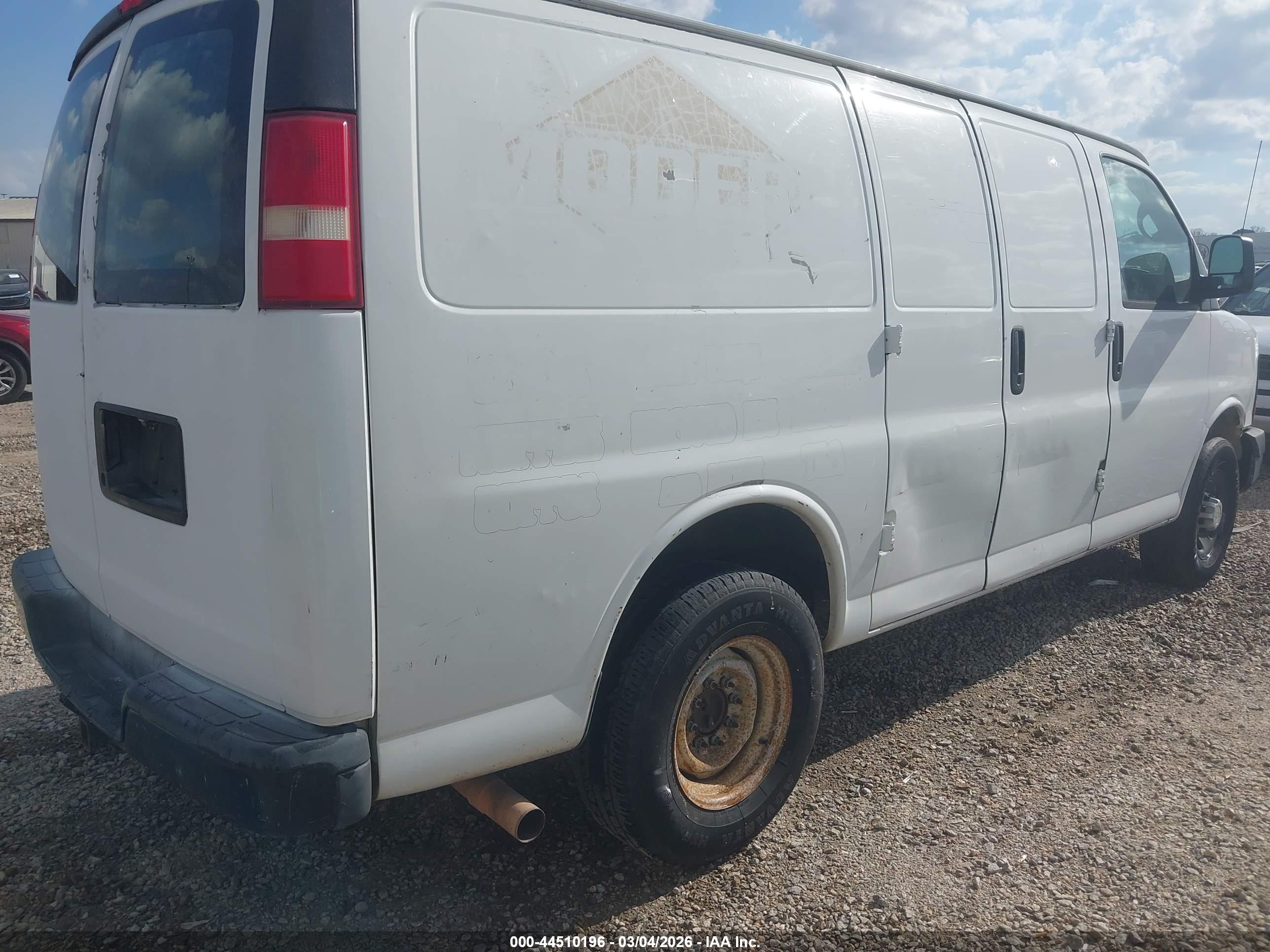 CHEVROLET EXPRESS image 4
