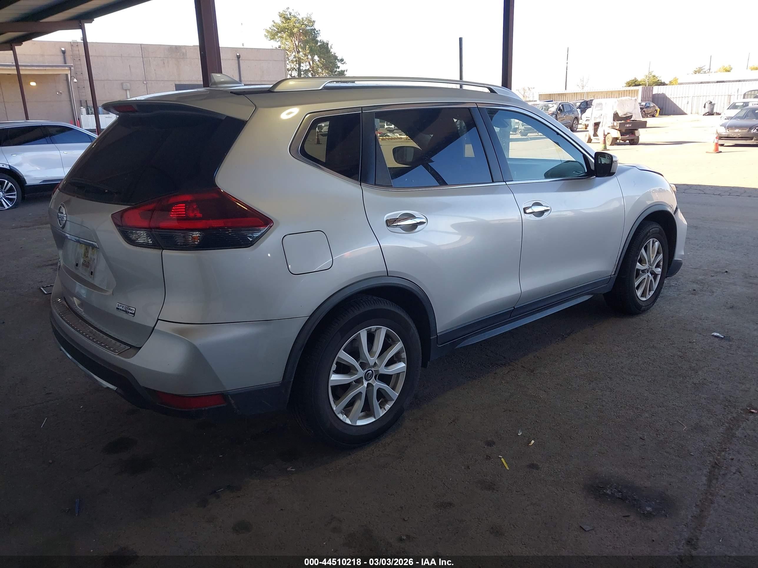 NISSAN ROGUE image 4