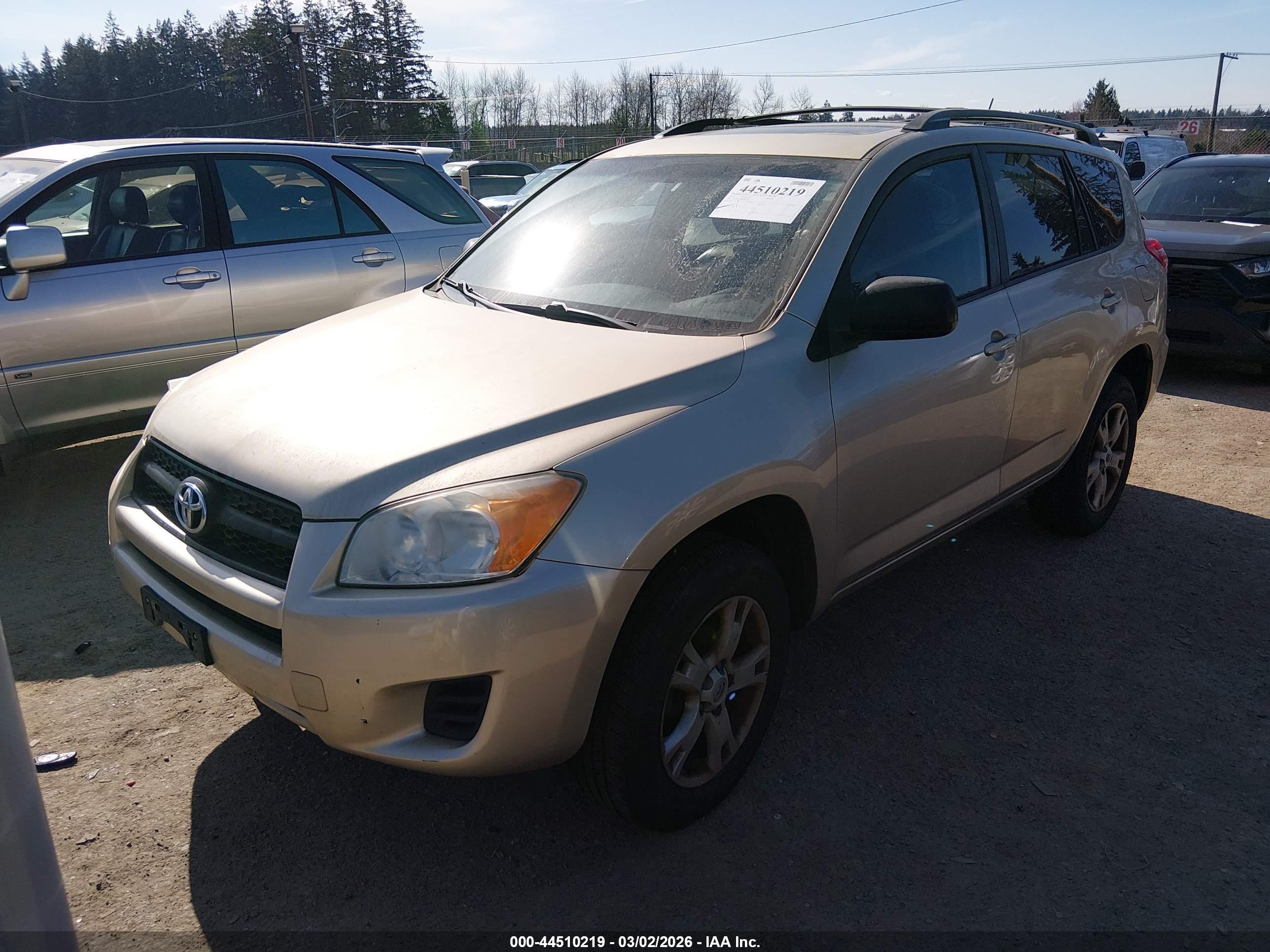 TOYOTA RAV4 image 2