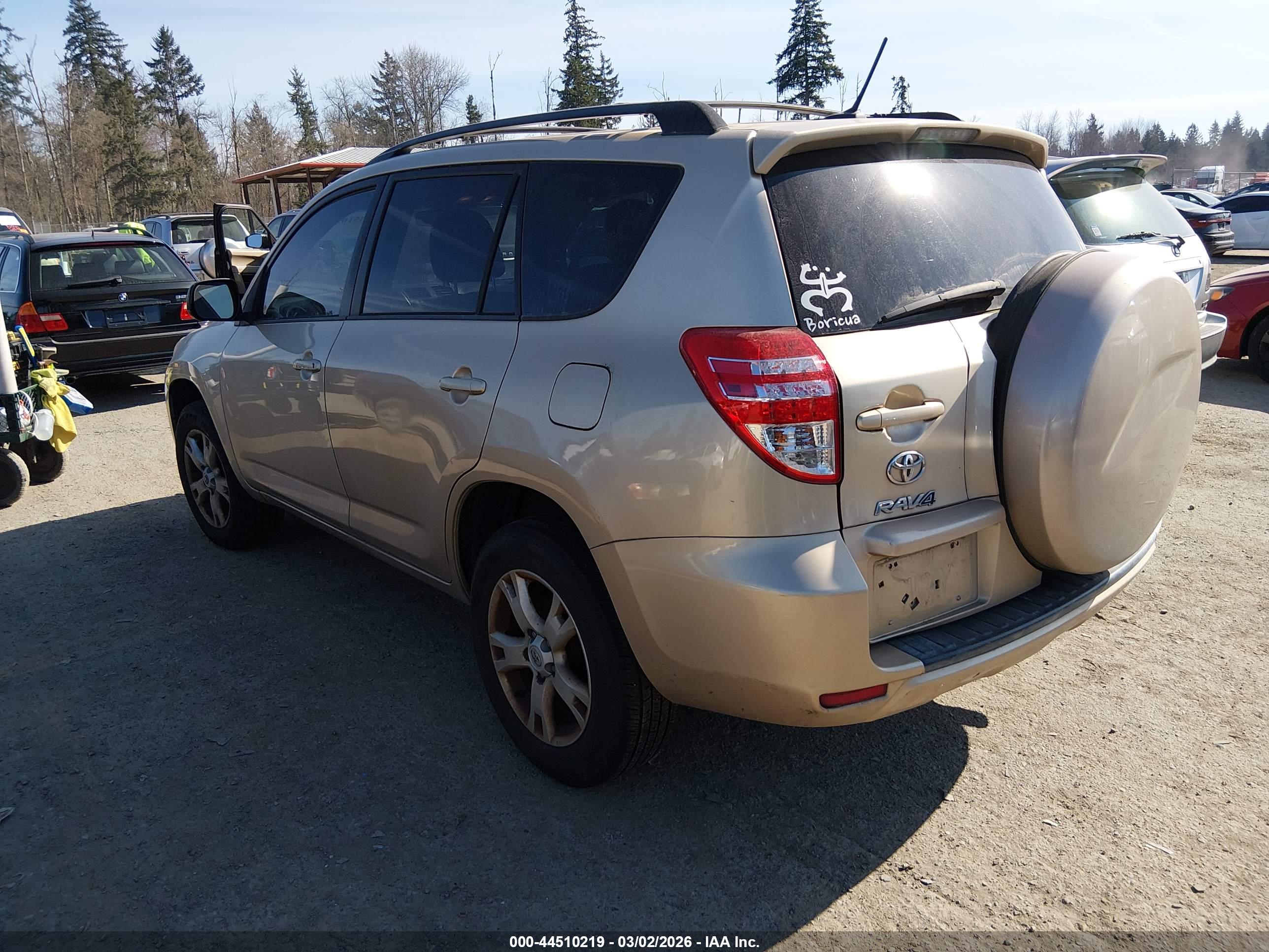 TOYOTA RAV4 image 3