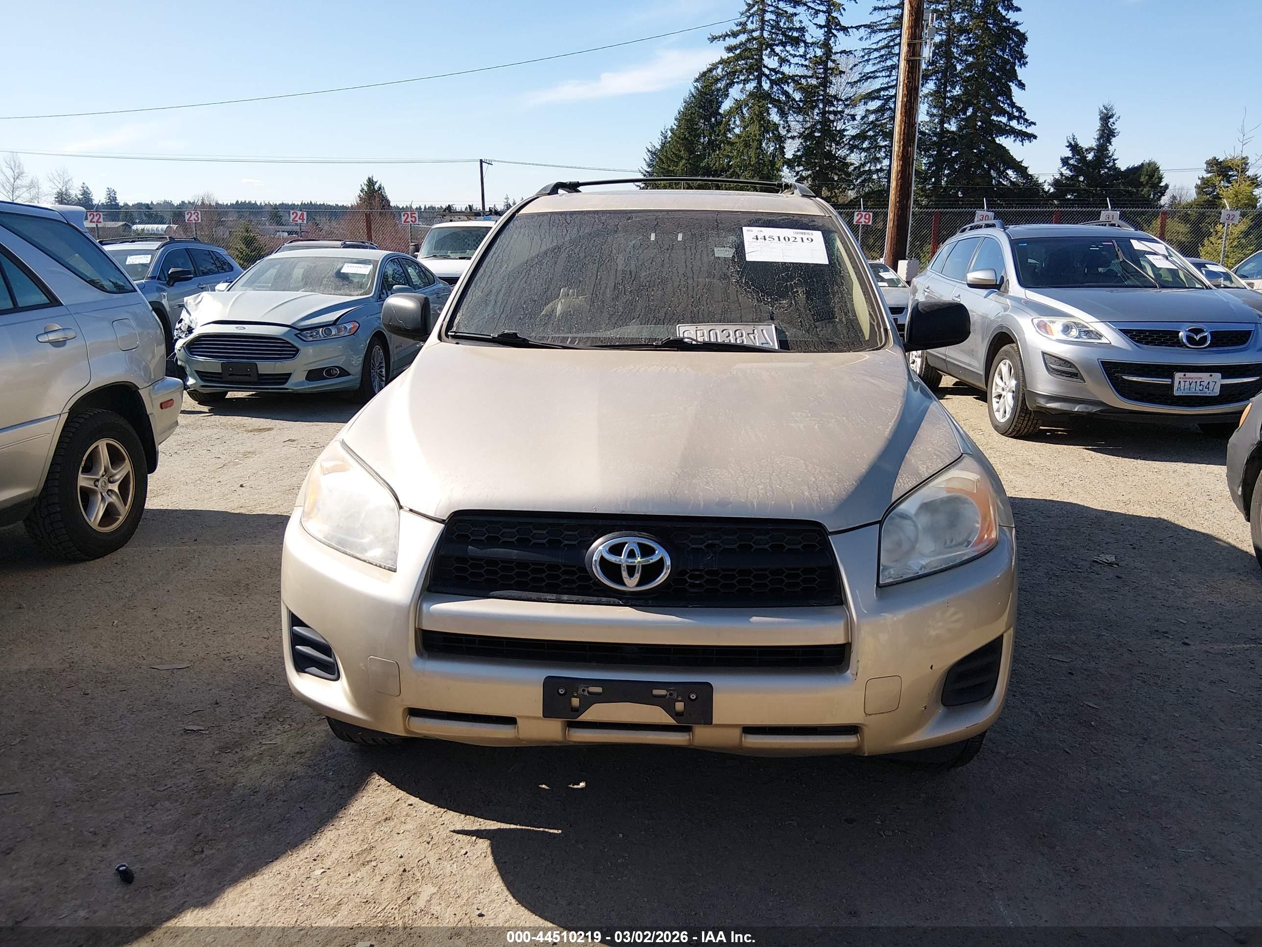 TOYOTA RAV4 image 6