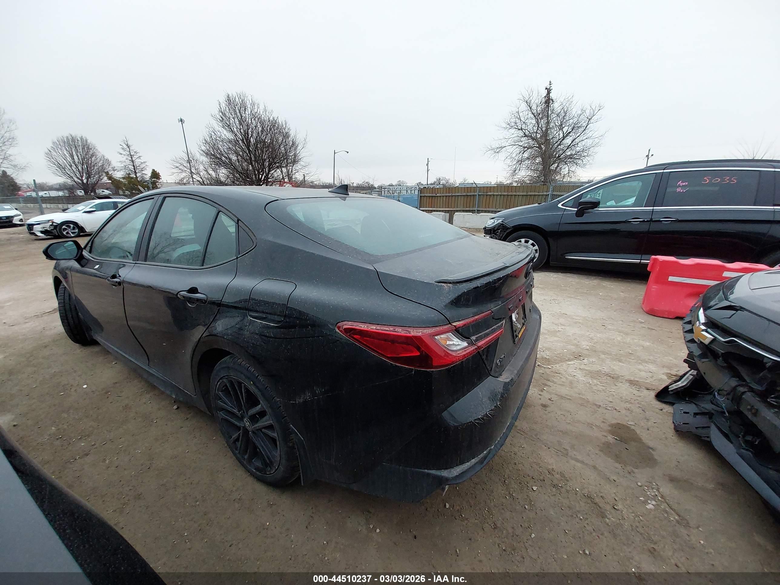 TOYOTA CAMRY image 3