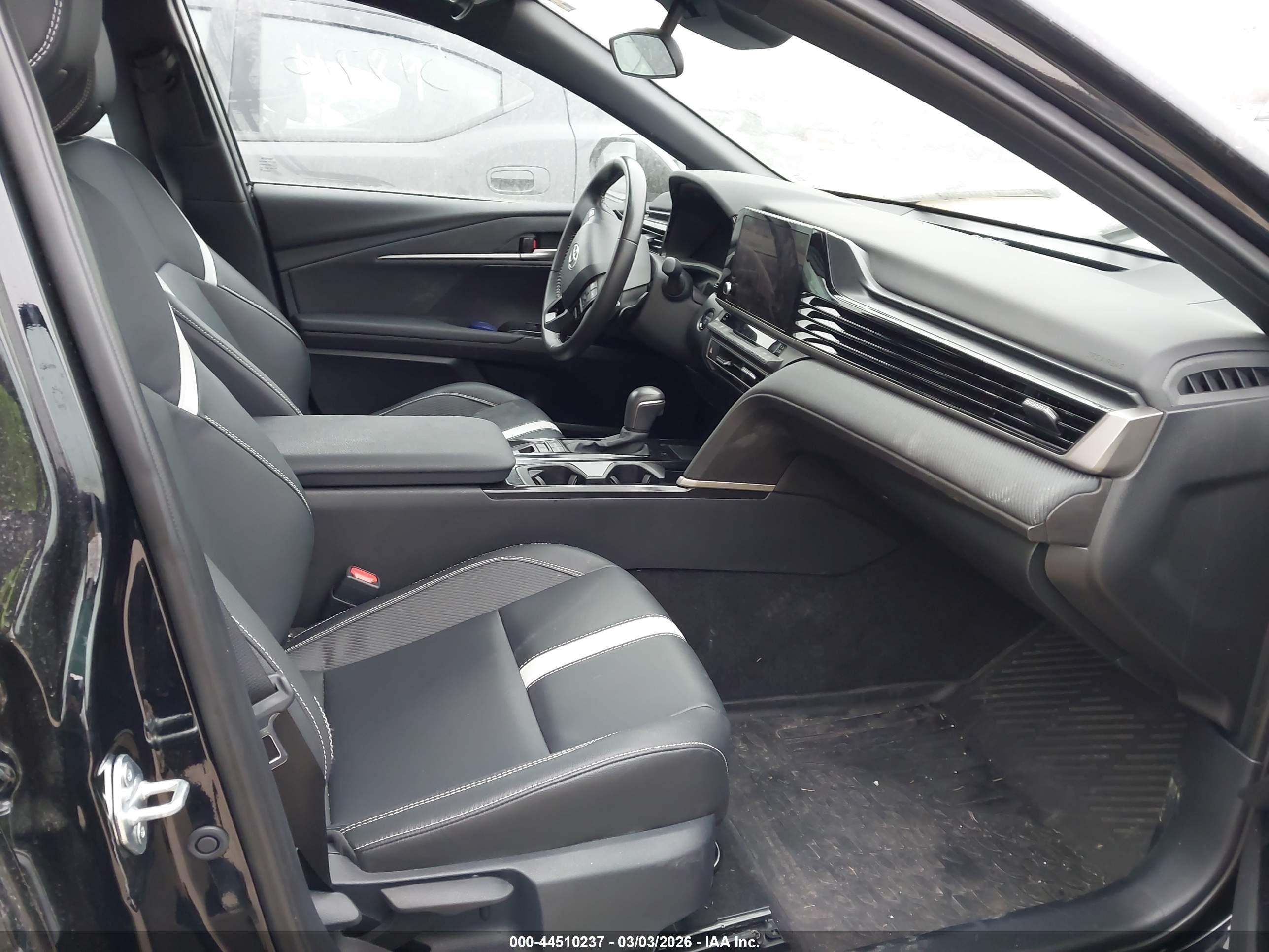 TOYOTA CAMRY image 5