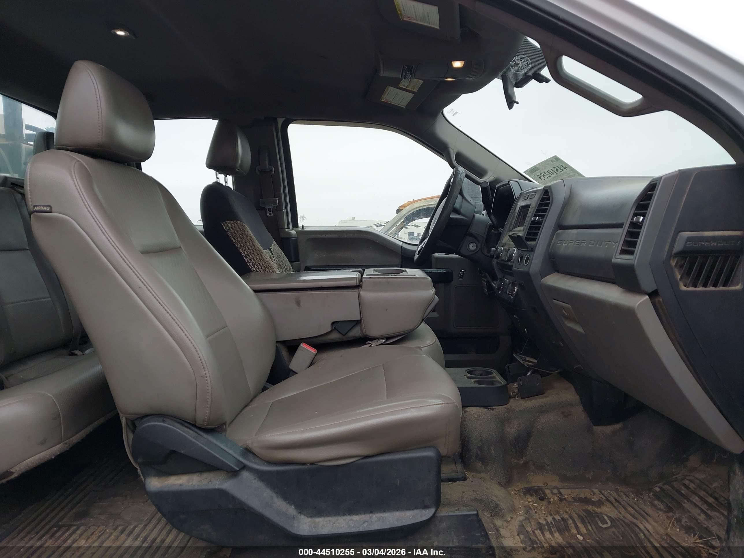 FORD F-550 image 8