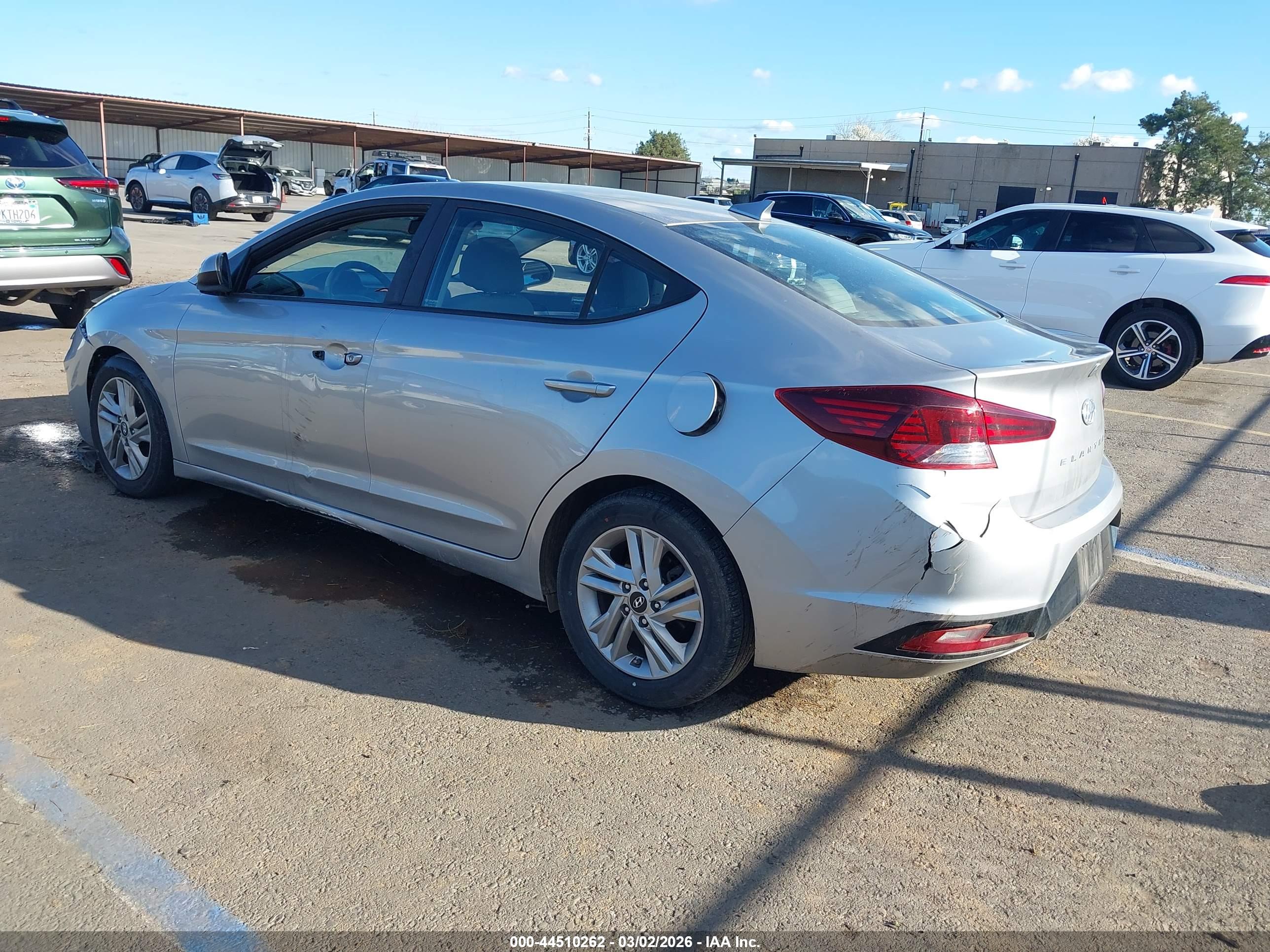 HYUNDAI ELANTRA image 3