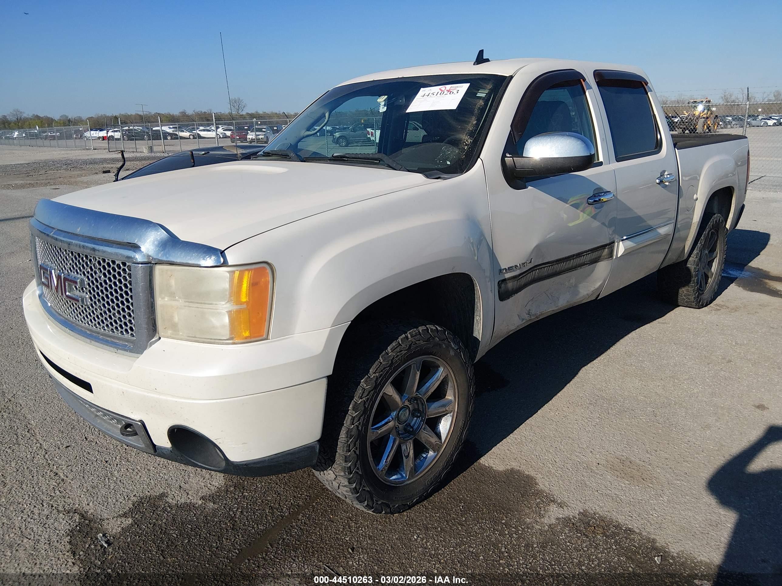 GMC SIERRA image 2