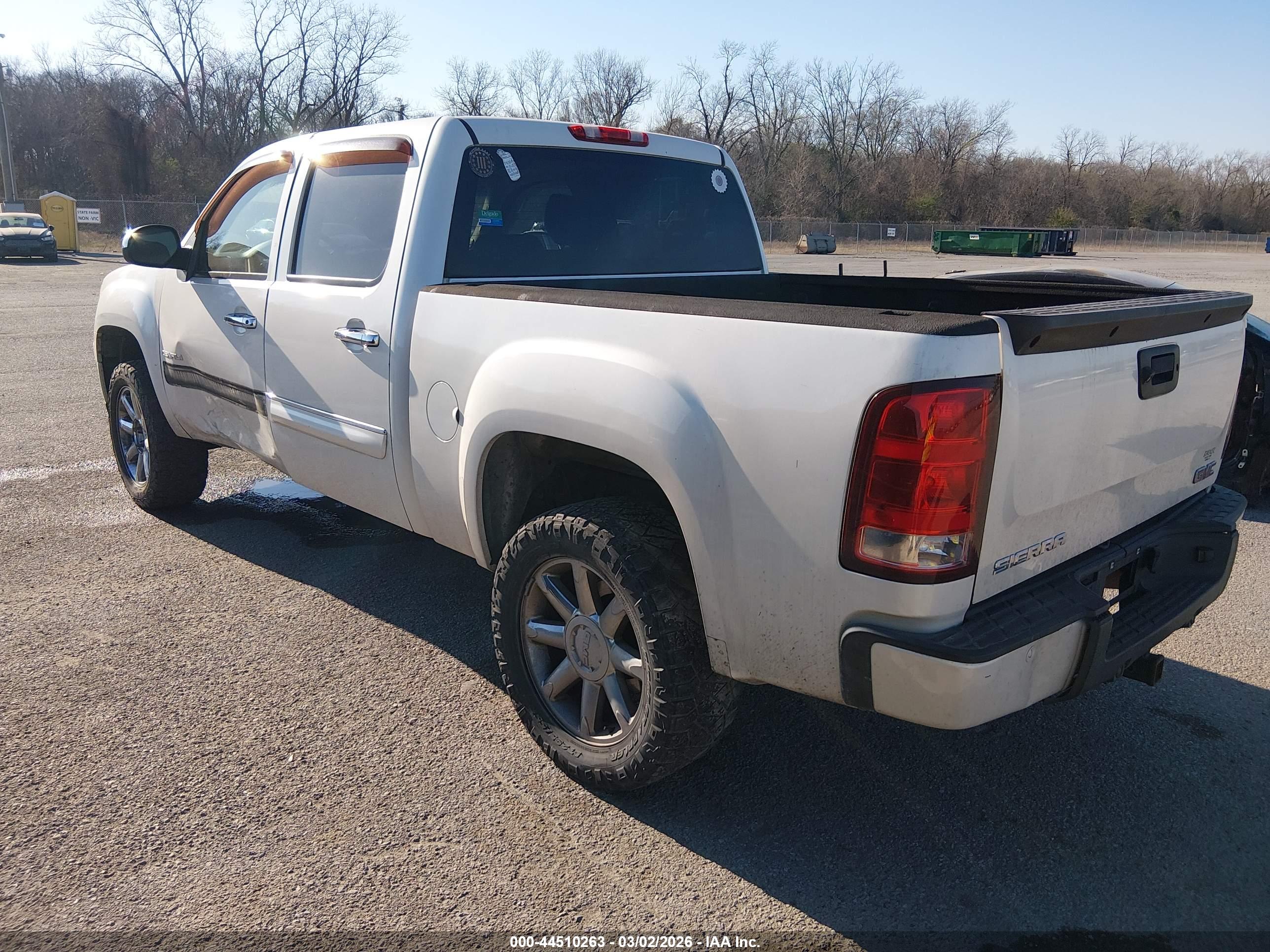 GMC SIERRA image 3