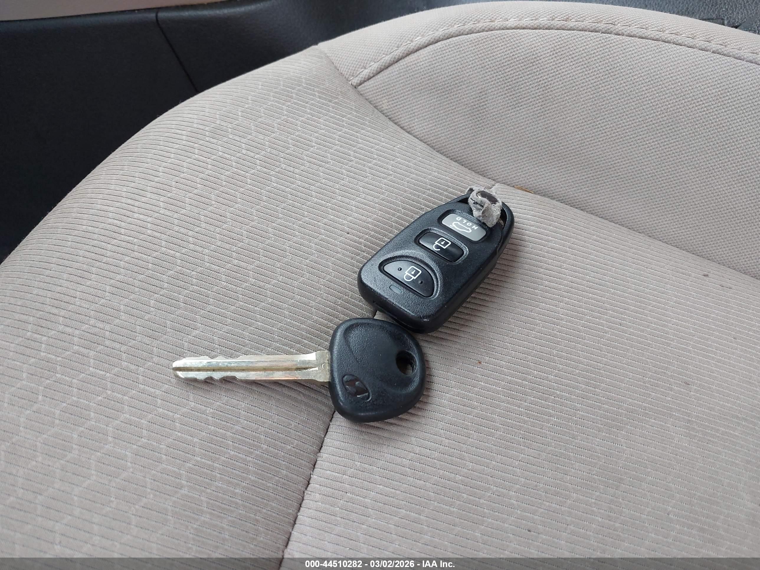 HYUNDAI ELANTRA image 11