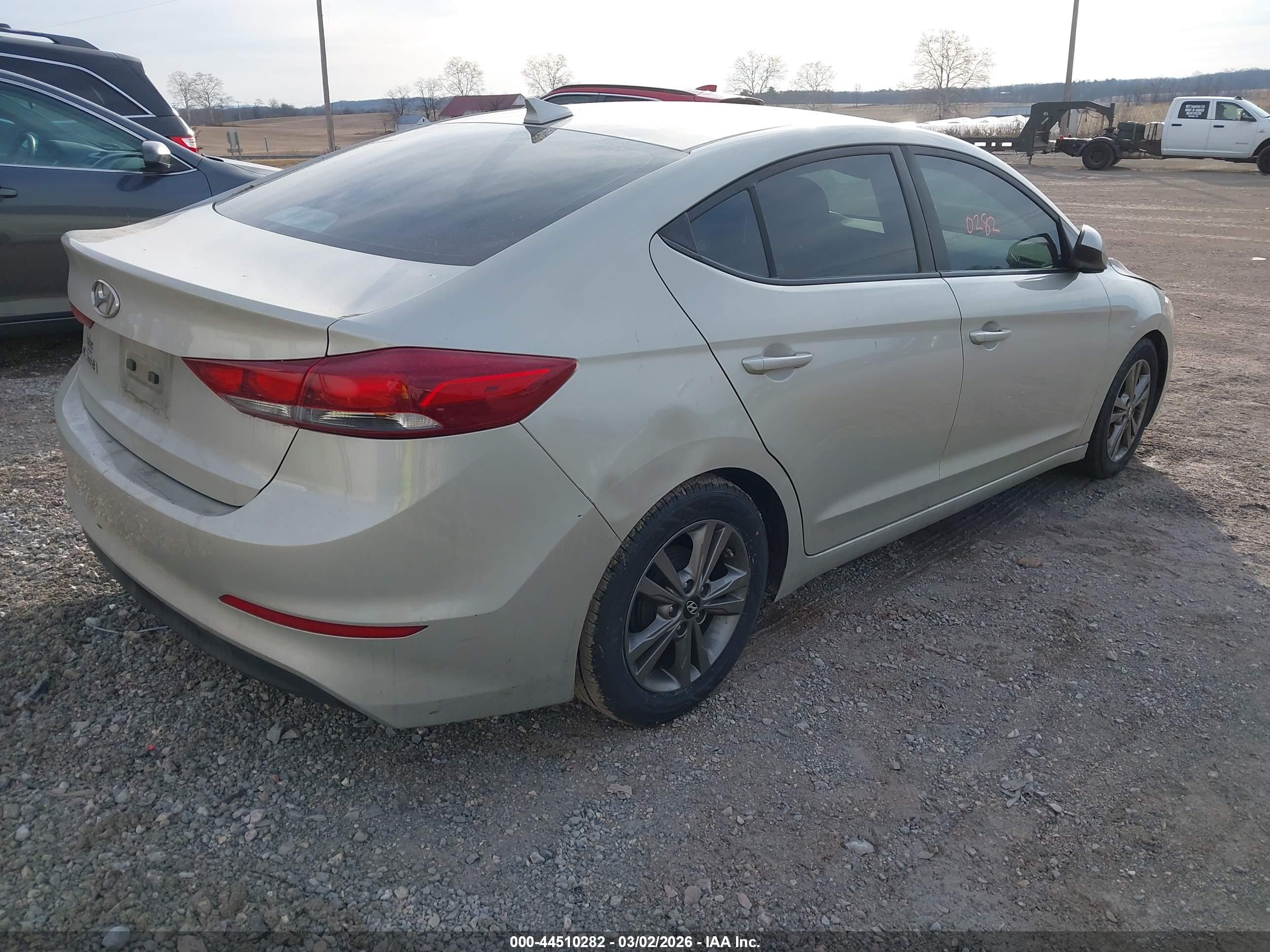 HYUNDAI ELANTRA image 4