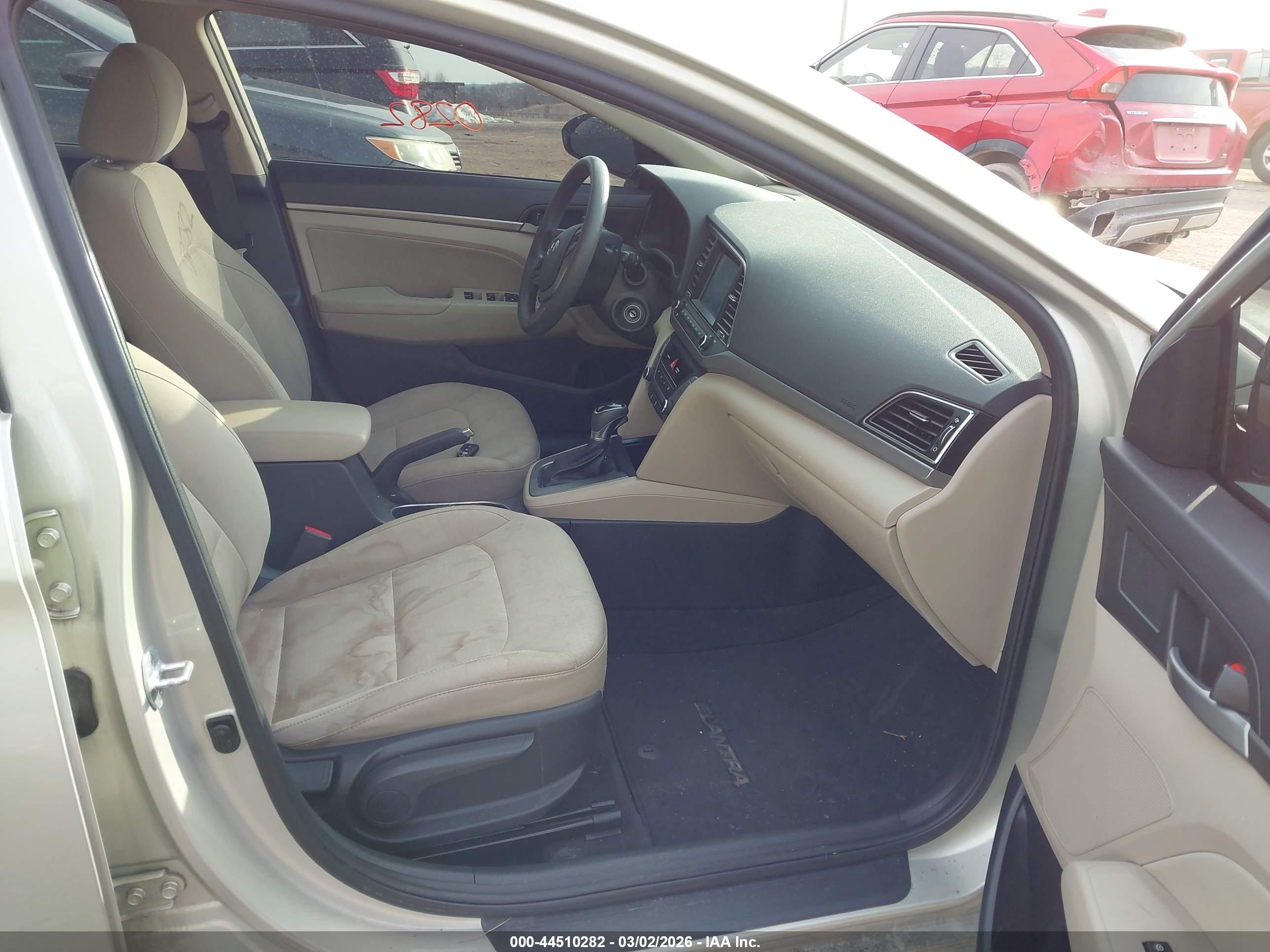 HYUNDAI ELANTRA image 5