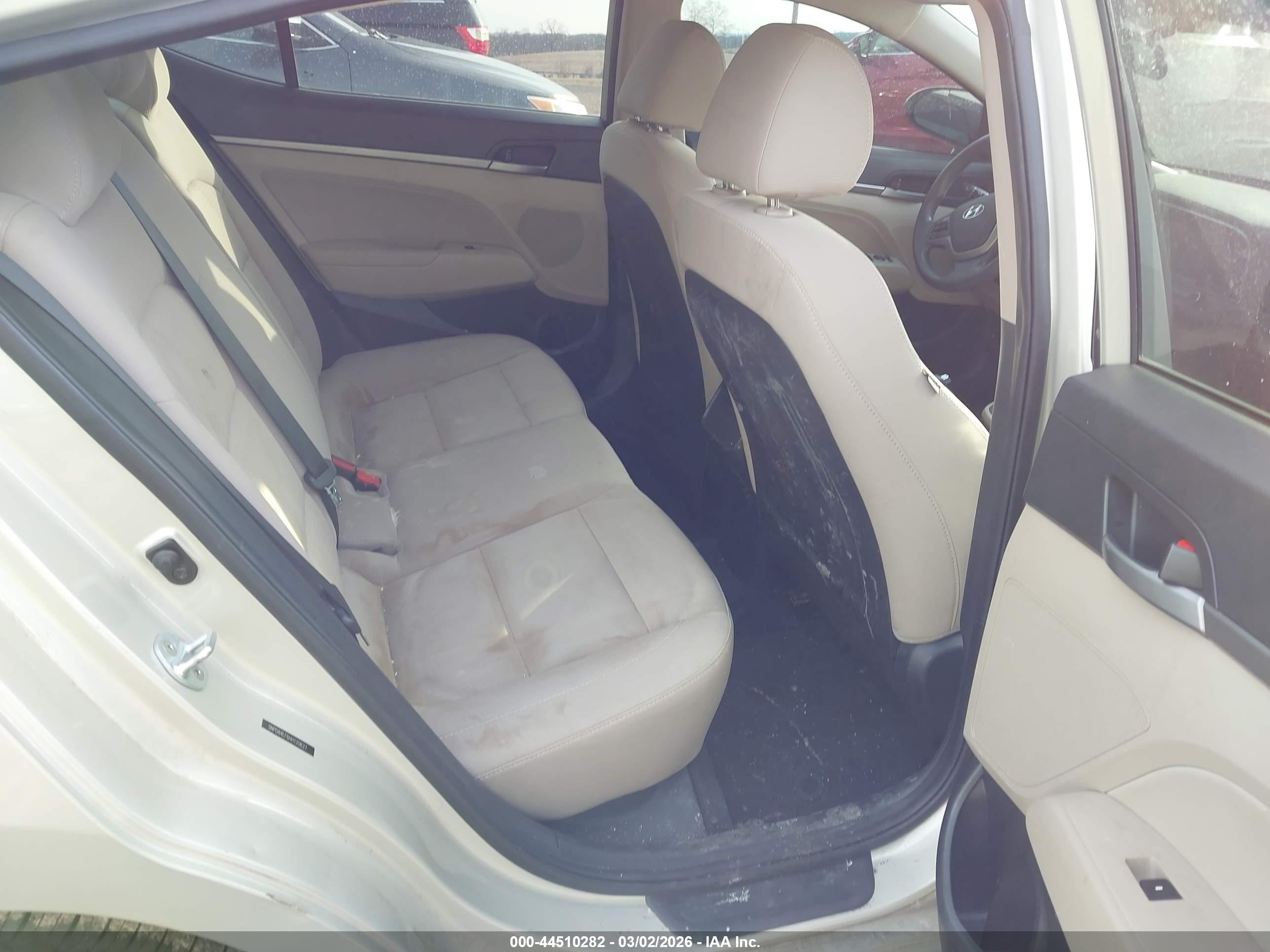 HYUNDAI ELANTRA image 8