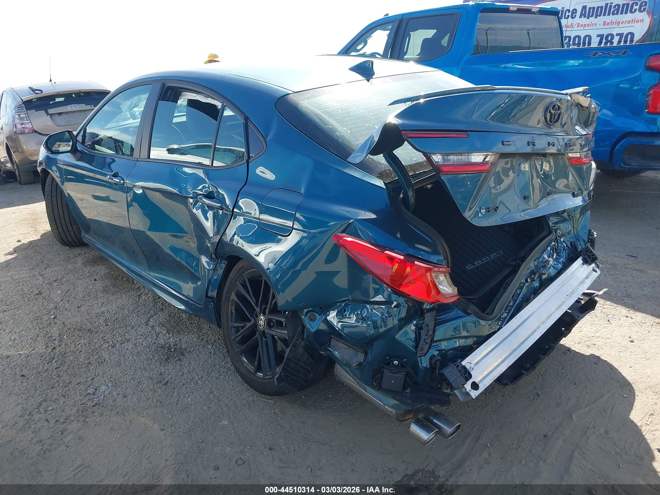 TOYOTA CAMRY image 3
