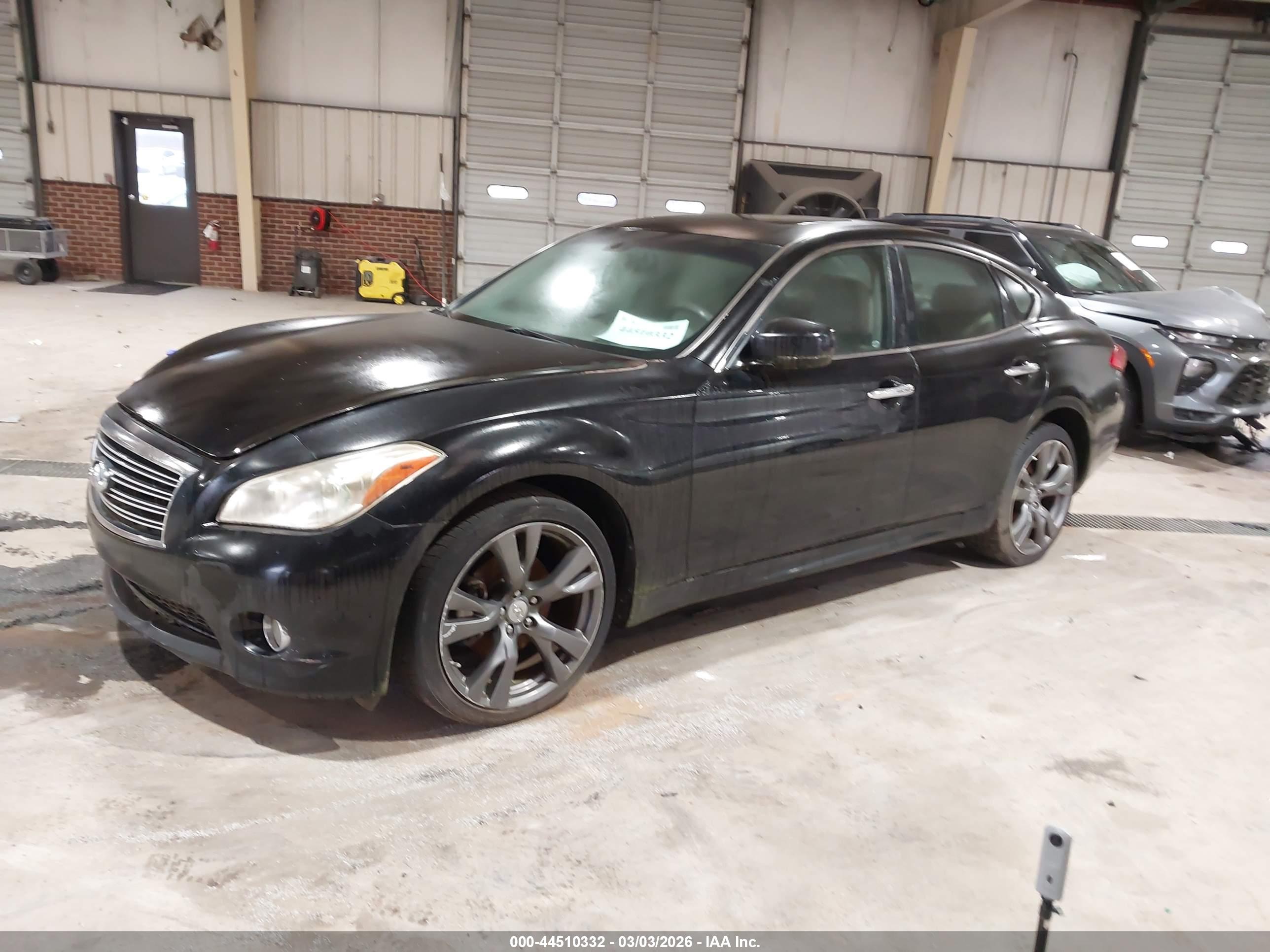 INFINITI M56X image 2