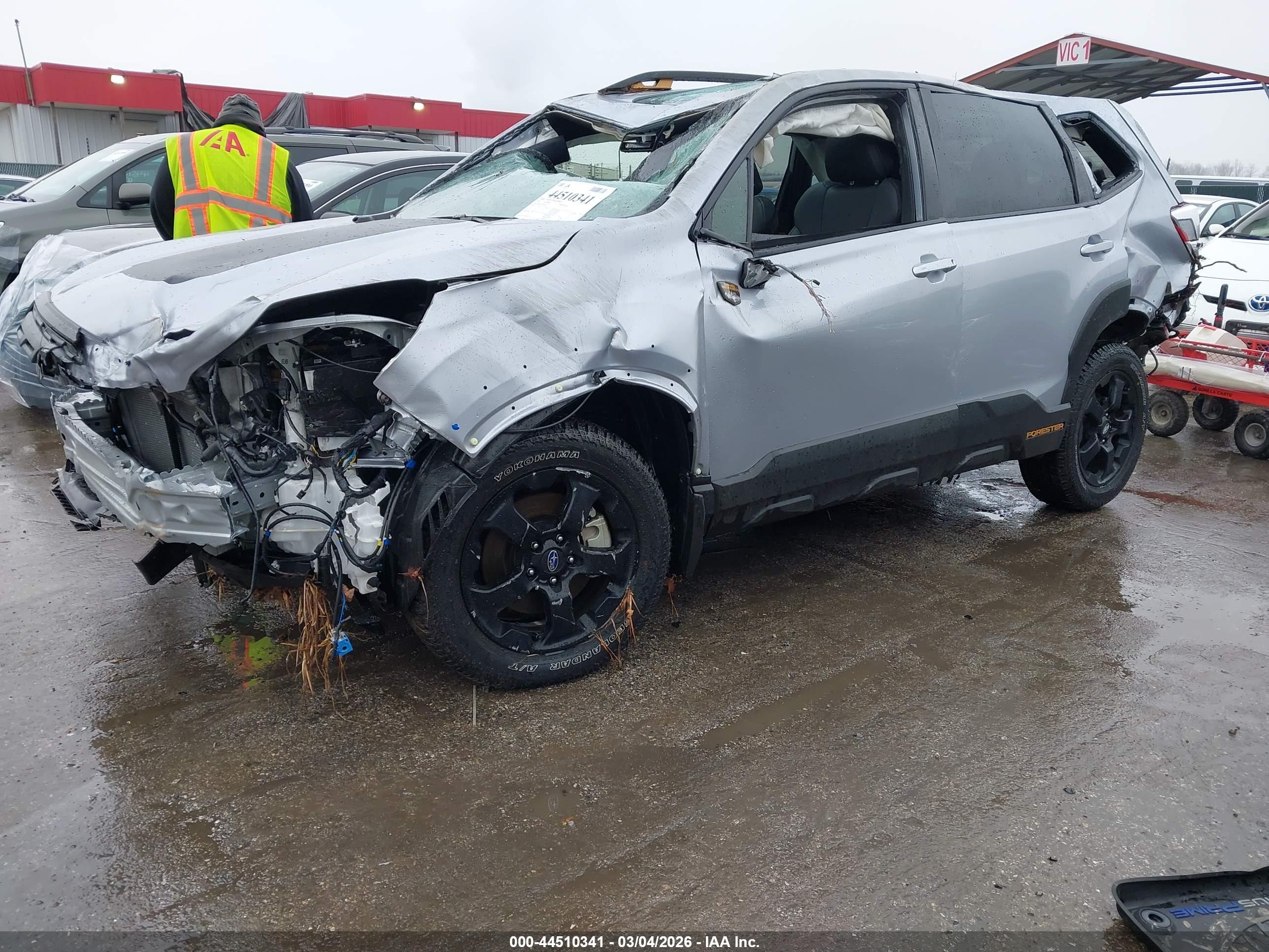SUBARU FORESTER image 2